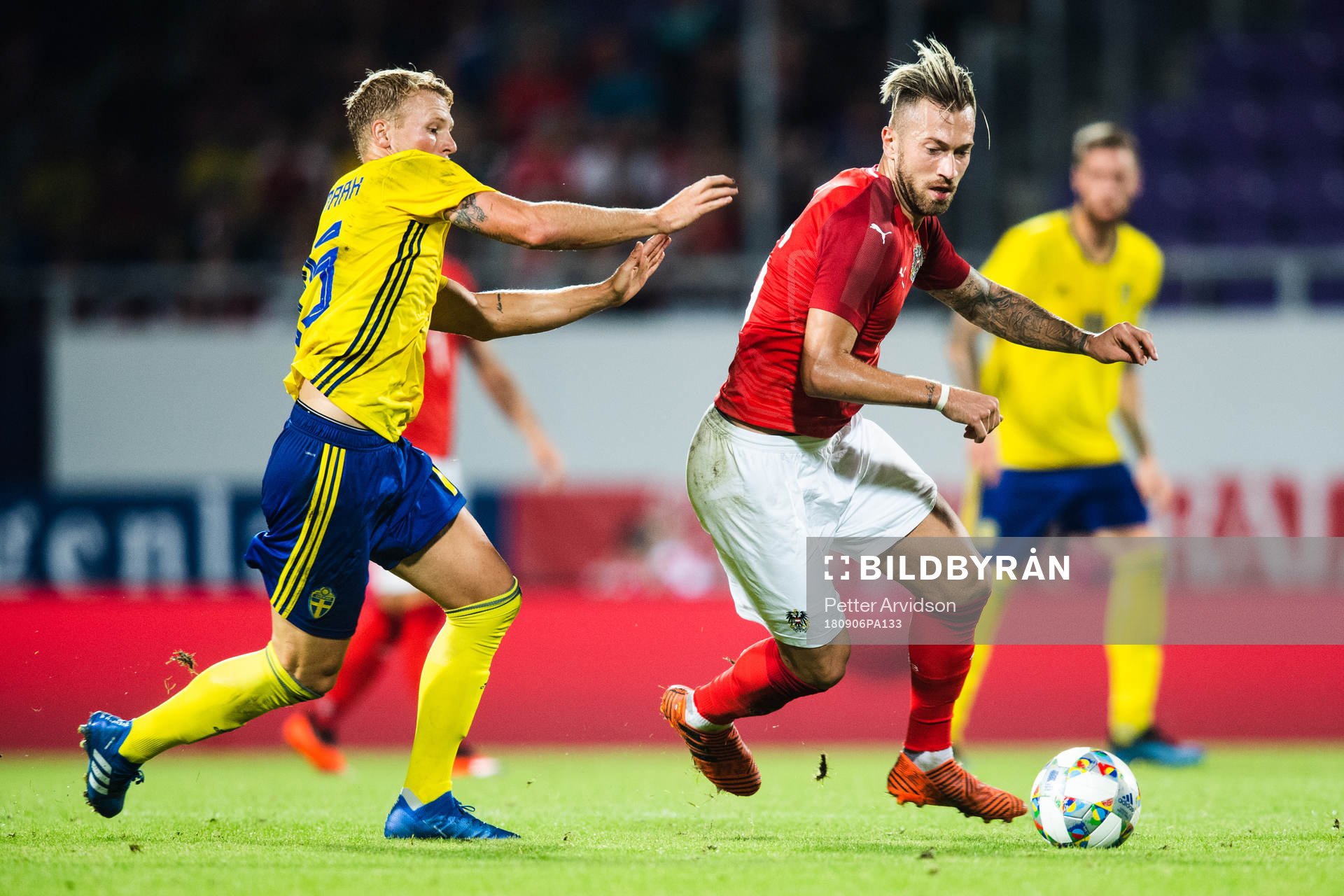 Oscar Hiljemark of Sweden and Peter Zulj of Austria