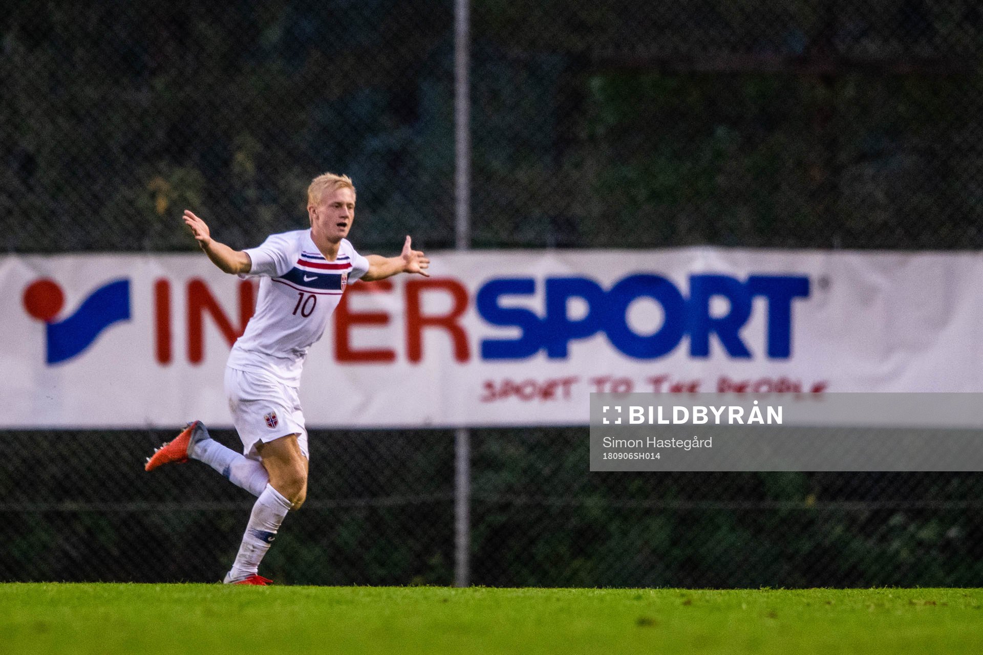 Norges Oscar Aga jublar