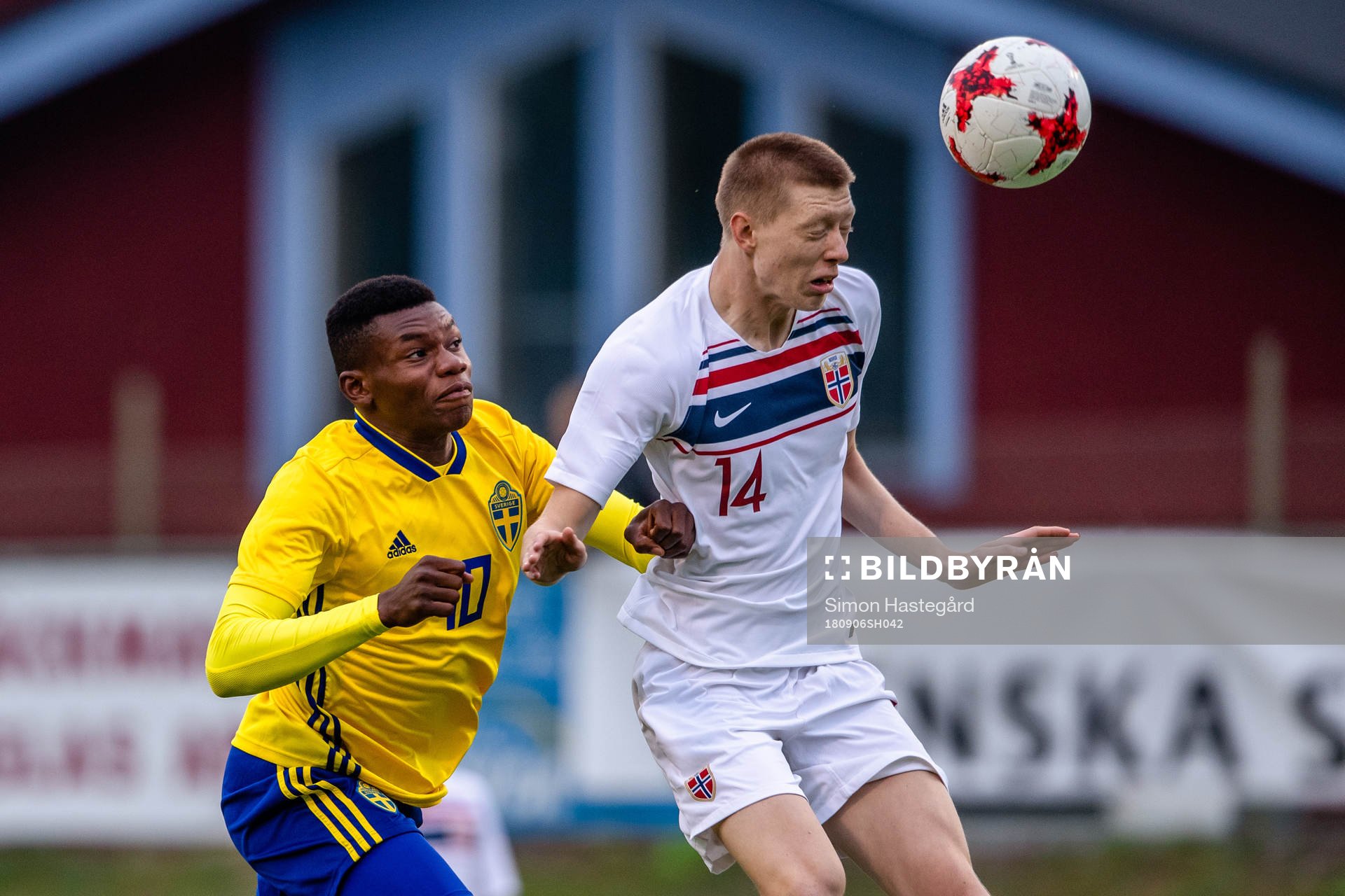 Sveriges Sylvin Kayembe och Norges Ole Martin Lekven