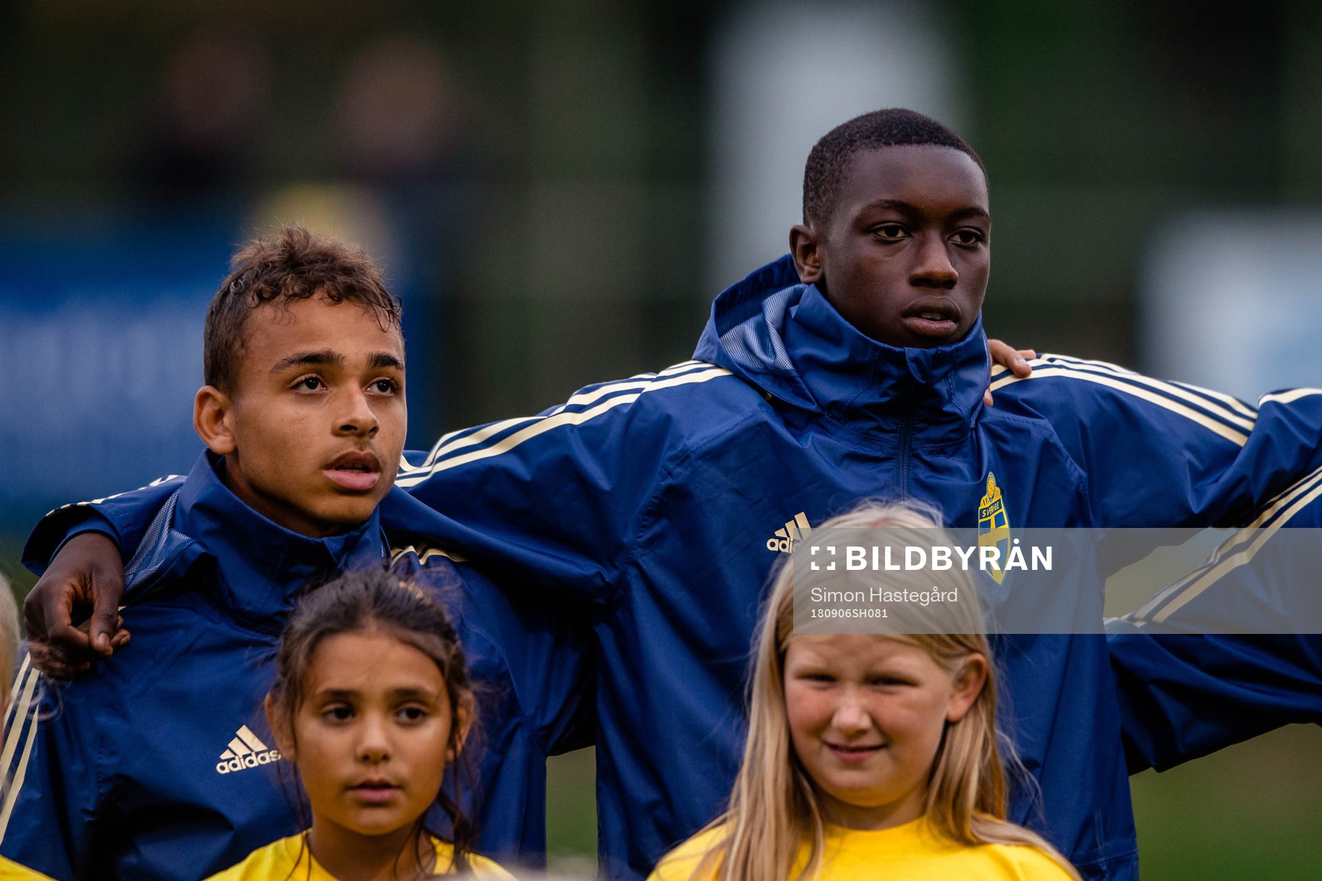 Sveriges Niklas Persson och Yahya Kalley före