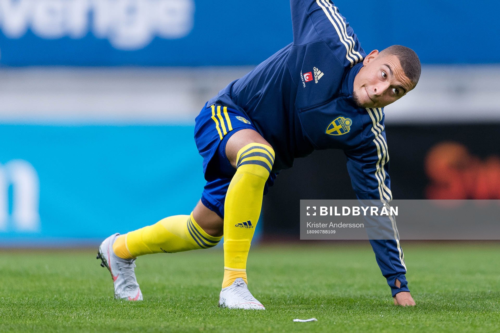 Sveriges Jordan Larsson före EM-kvalmatchen i fotboll