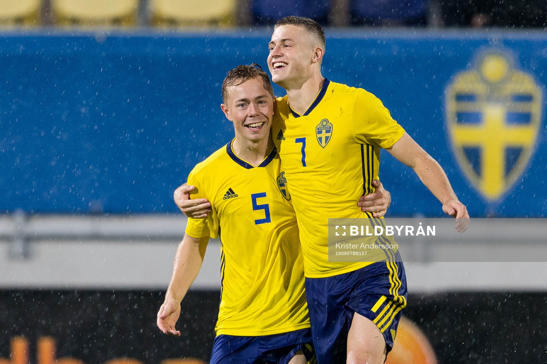 Sveriges Joel Andersson och Mattias Svanberg jublar