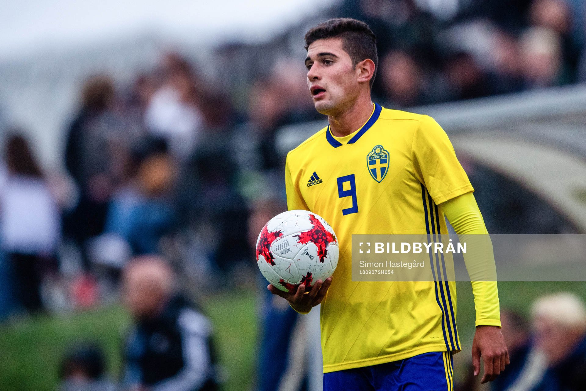 Sveriges Ahmed Bonnah under P18-landskampen i fotboll mellan Sverige och Österrike den 7 september 2018 i Valbo.