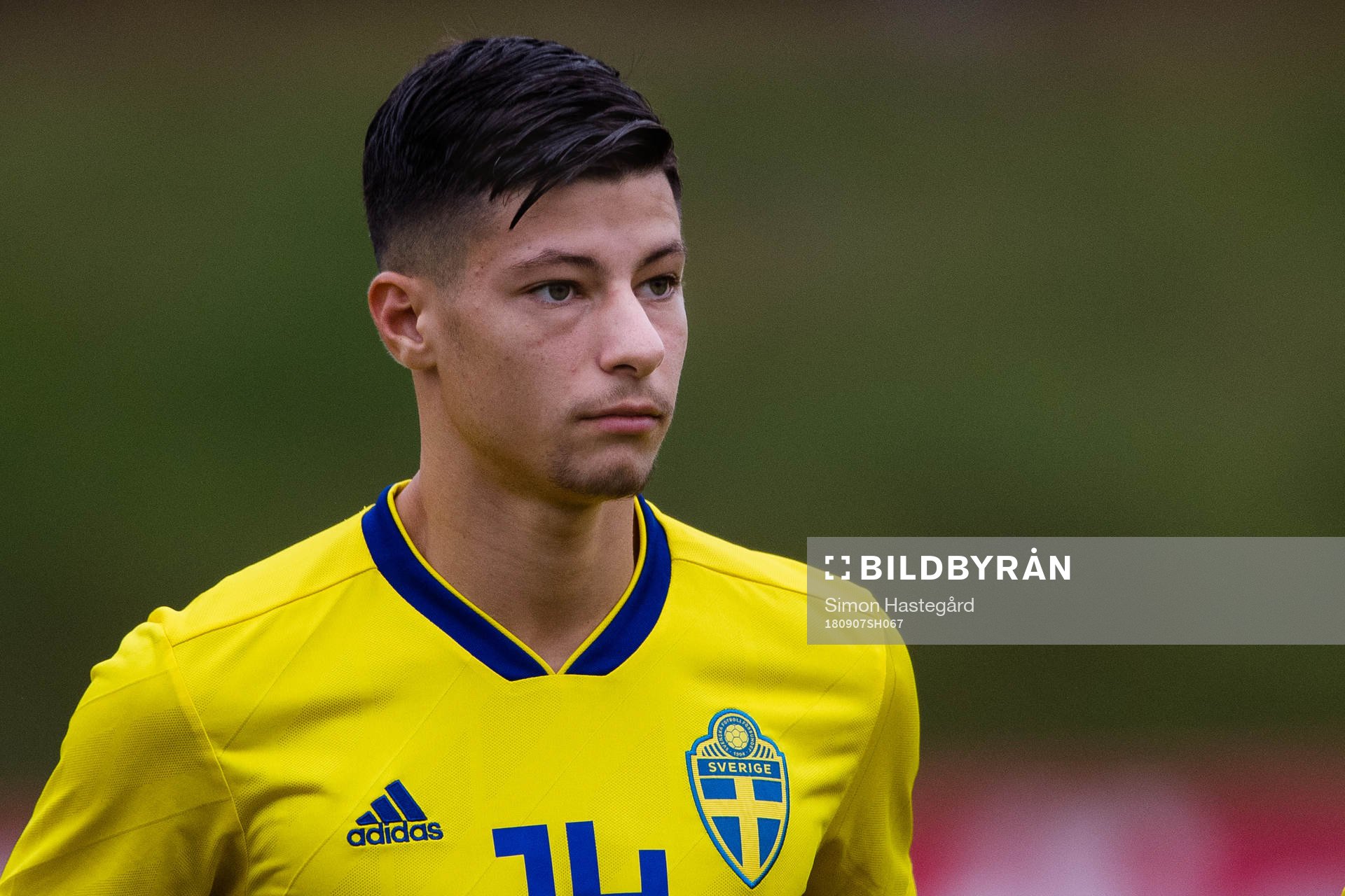 Sveriges Kevin Yakob före P18-landskampen i fotboll mellan