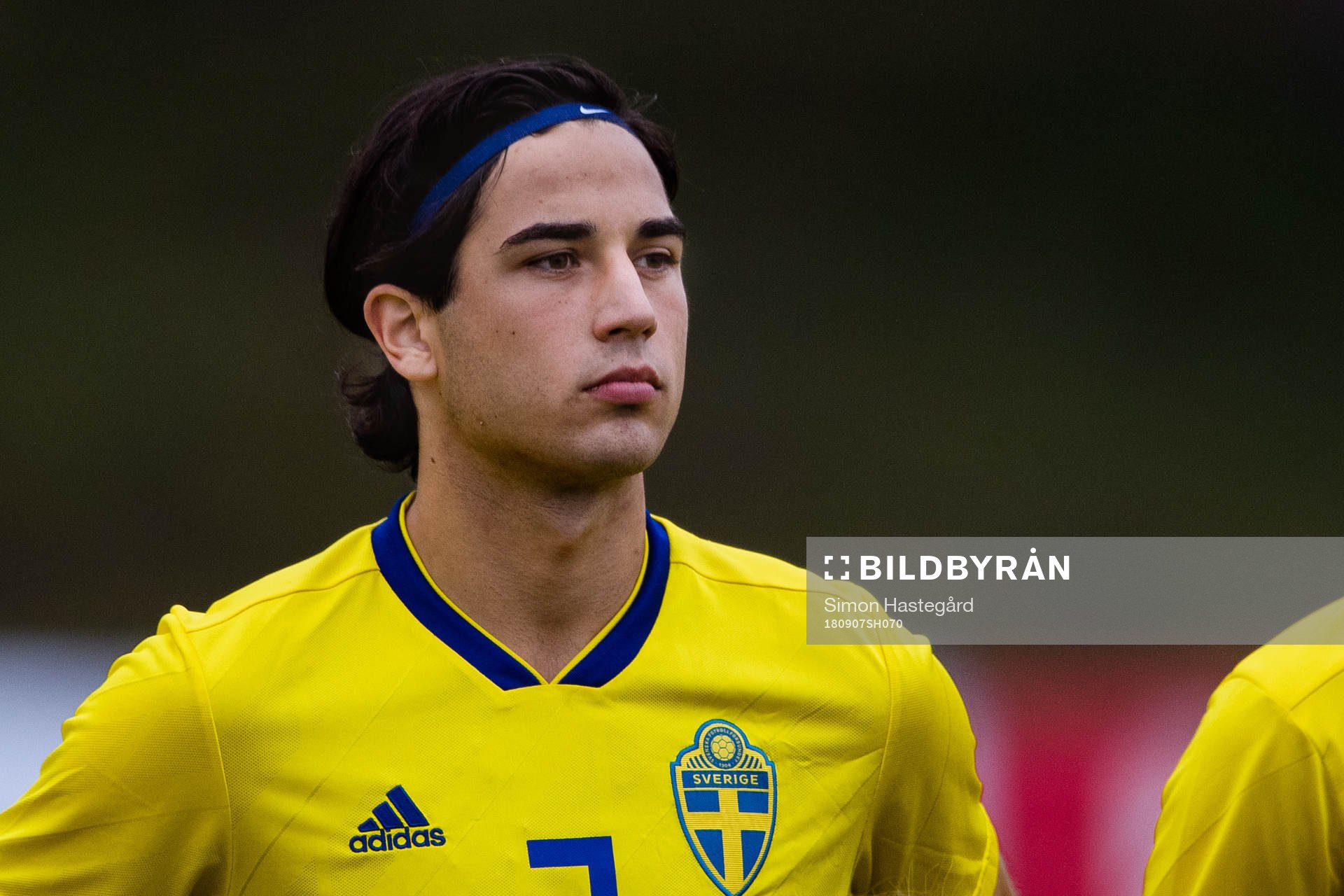 Sveriges Jake Weisbrod före P18-landskampen i fotboll
