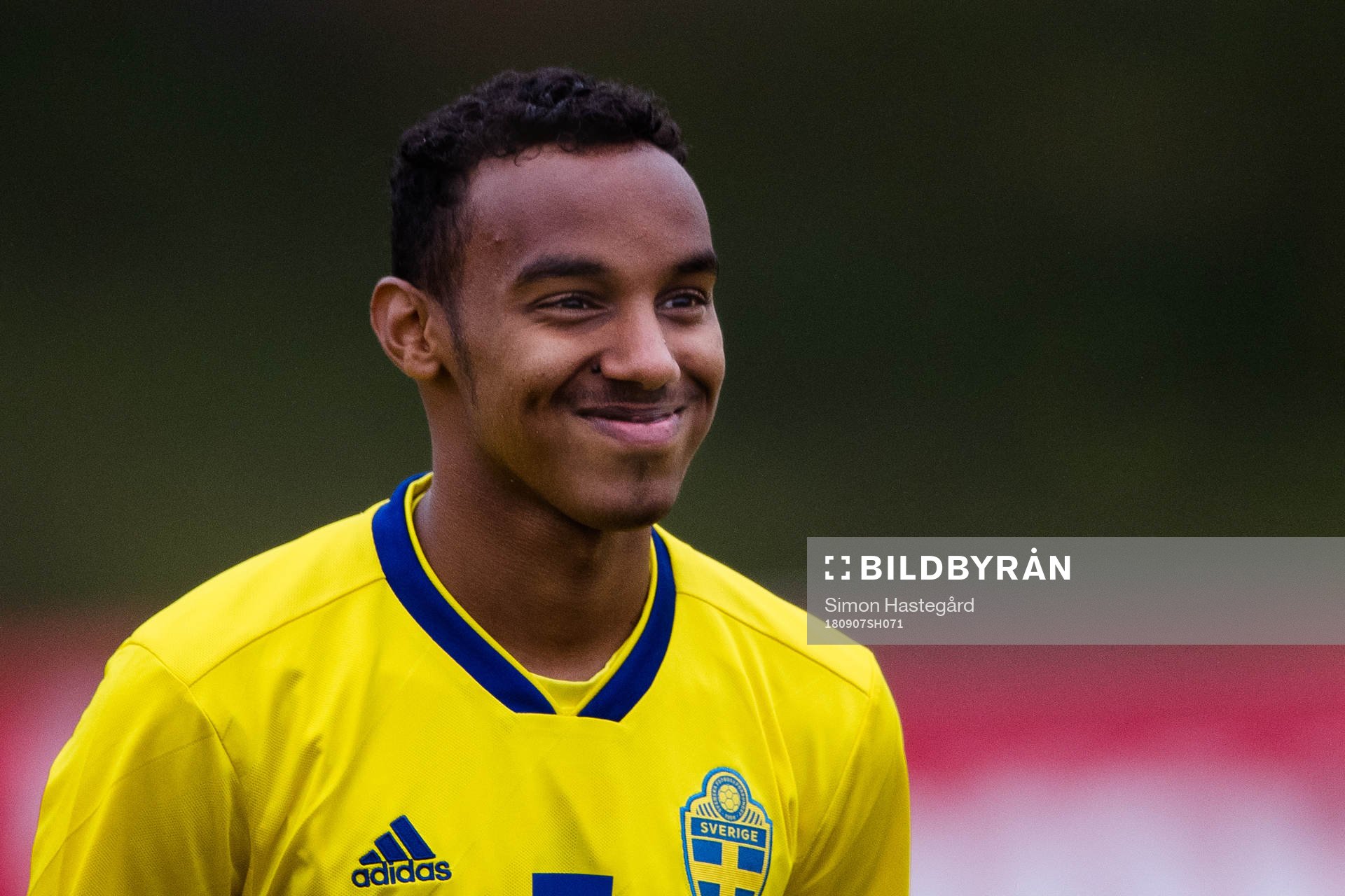 Sveriges Bilial Hussein före P18-landskampen i fotboll