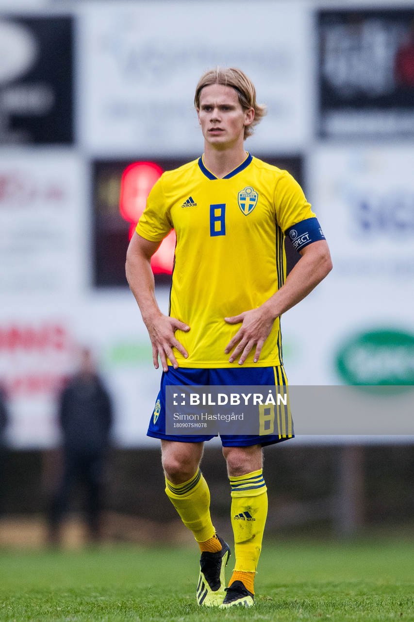Sveriges Hampus Finndell  under P18-landskampen i fotboll mellan Sverige och Österrike den 7 september 2018 i Valbo.