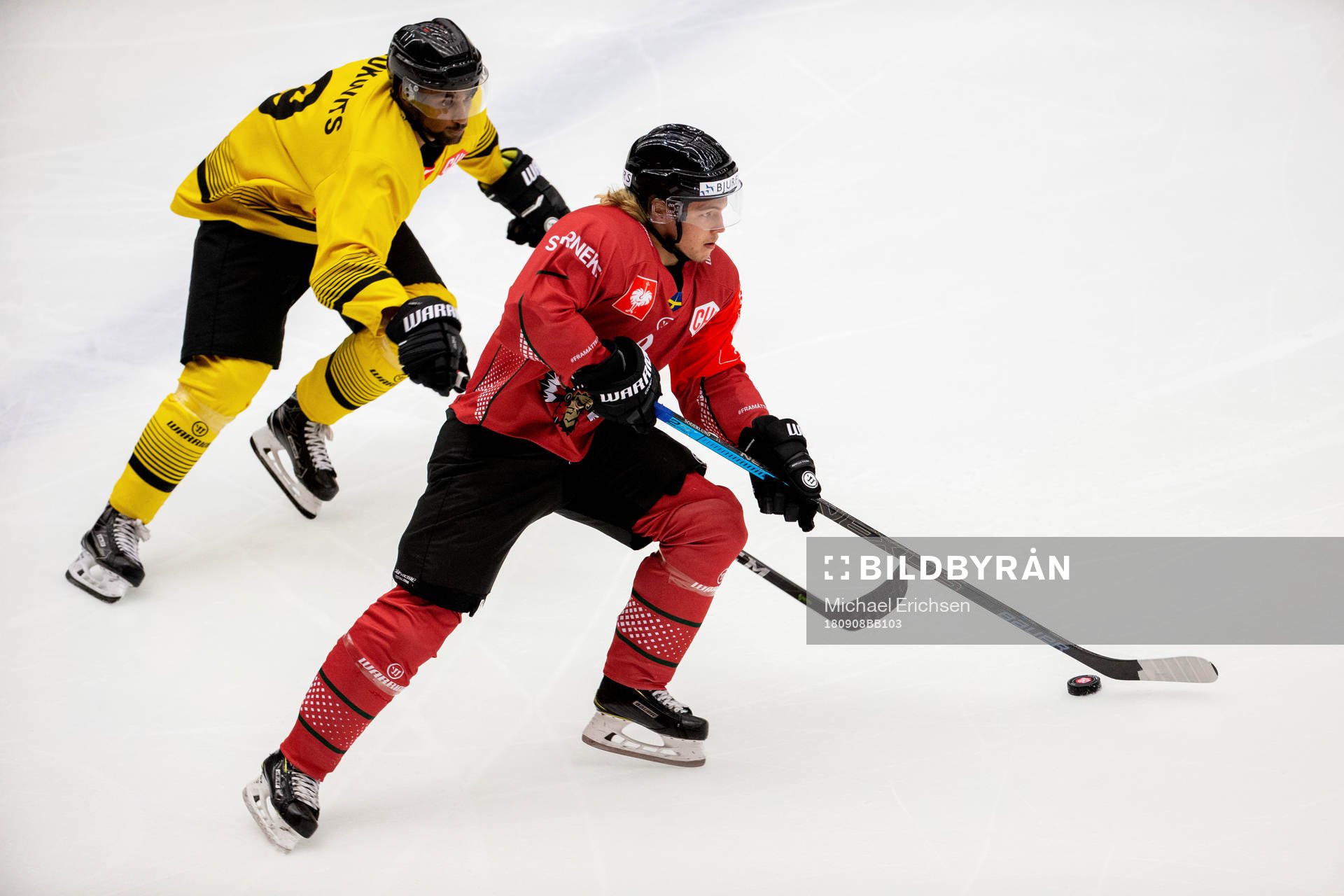 Ali Wukovits of Vienna and Tim Söderlund of Frölunda