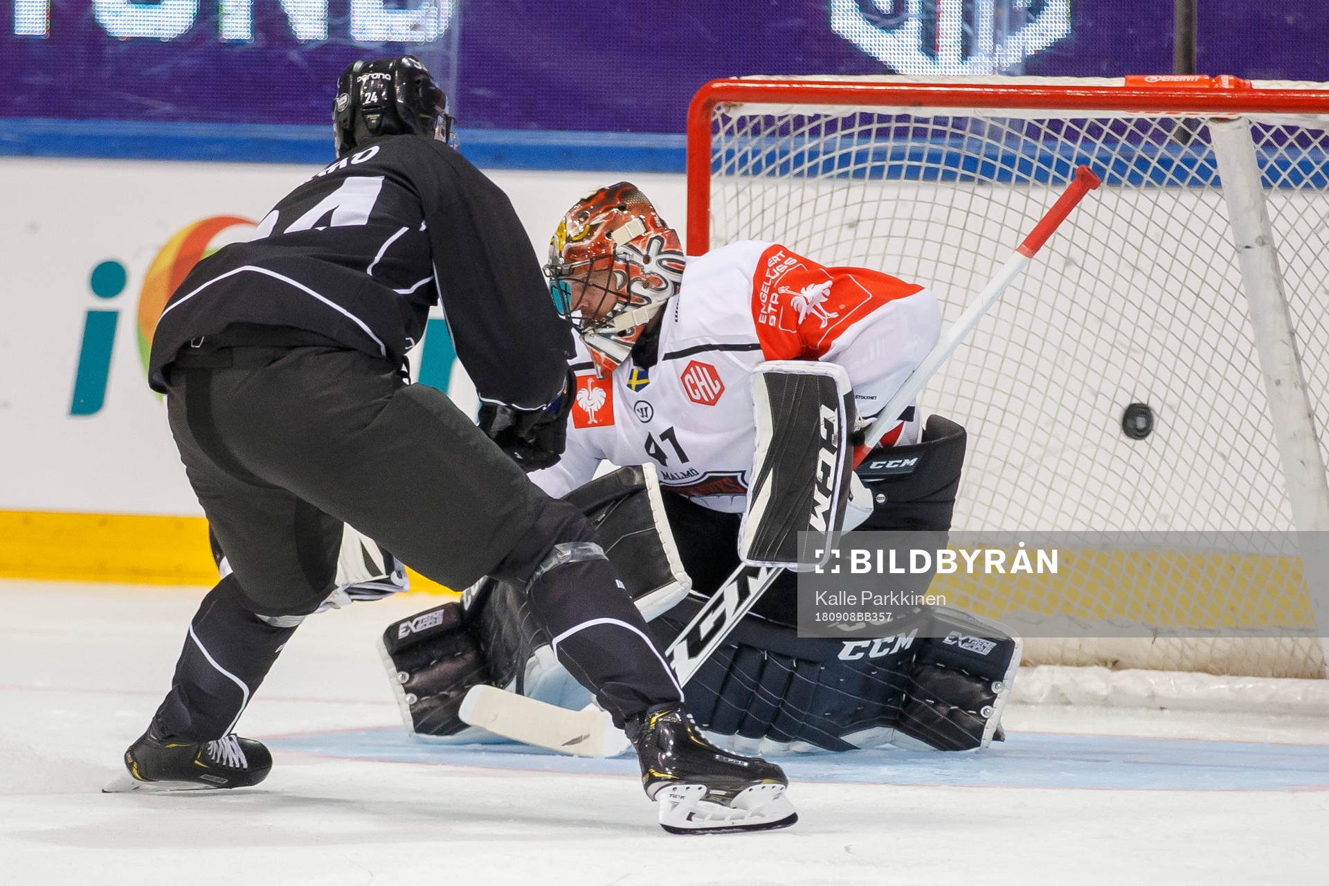 Kaapo Kakko #24, TPS scores 1-0 from penalty shot behind