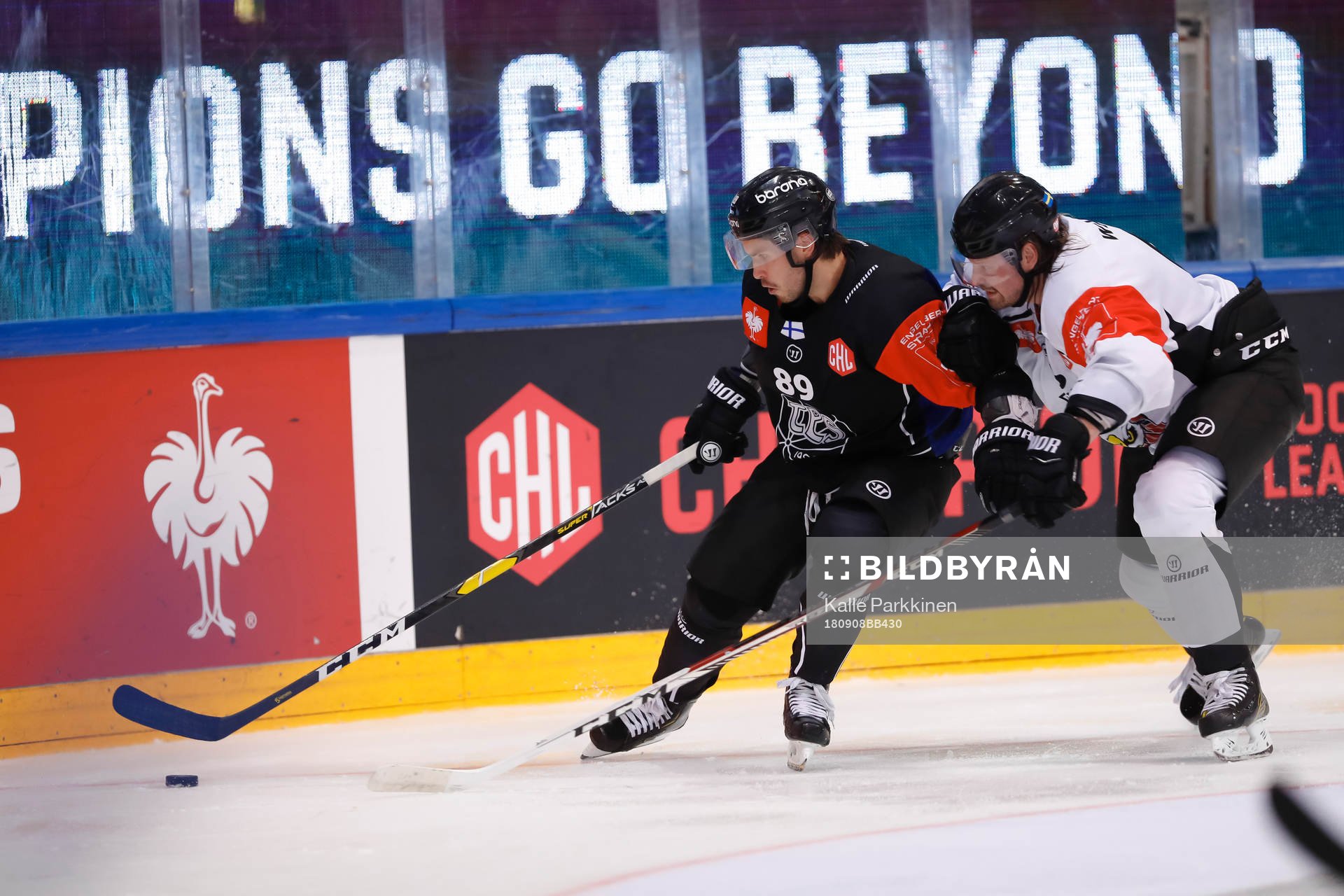 Oula Palve #89, TPS and Axel Wemmenborn #26, Malmö Redhawks