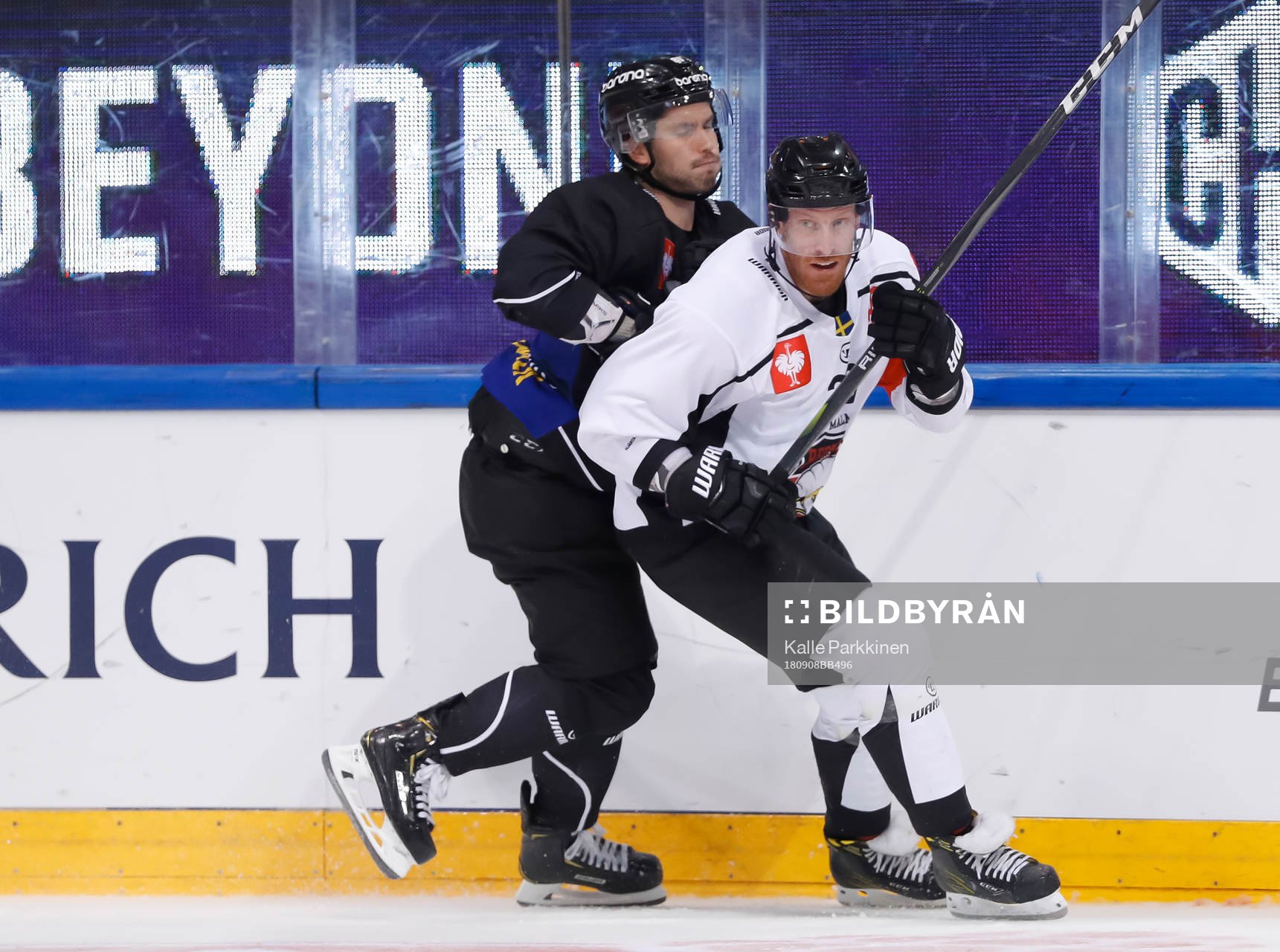 Oula Palve #89, TPS and Jens Olsson #28, Malmö Redhawks