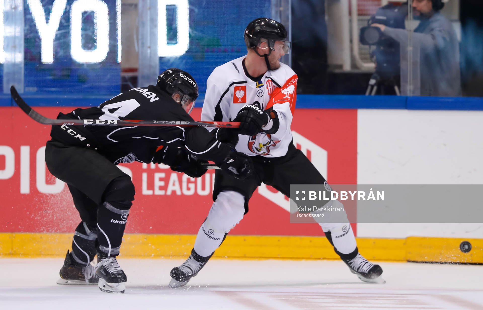Elias Karvonen #44, TPS and Max Görtz #91, Malmö Redhawks