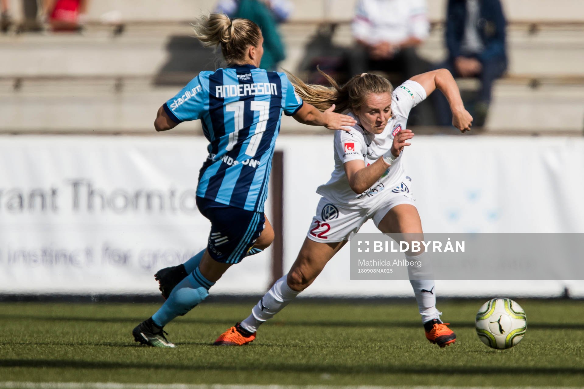 Djurgårdens Fanny Andersson  och Rosengårds Fiona Brown