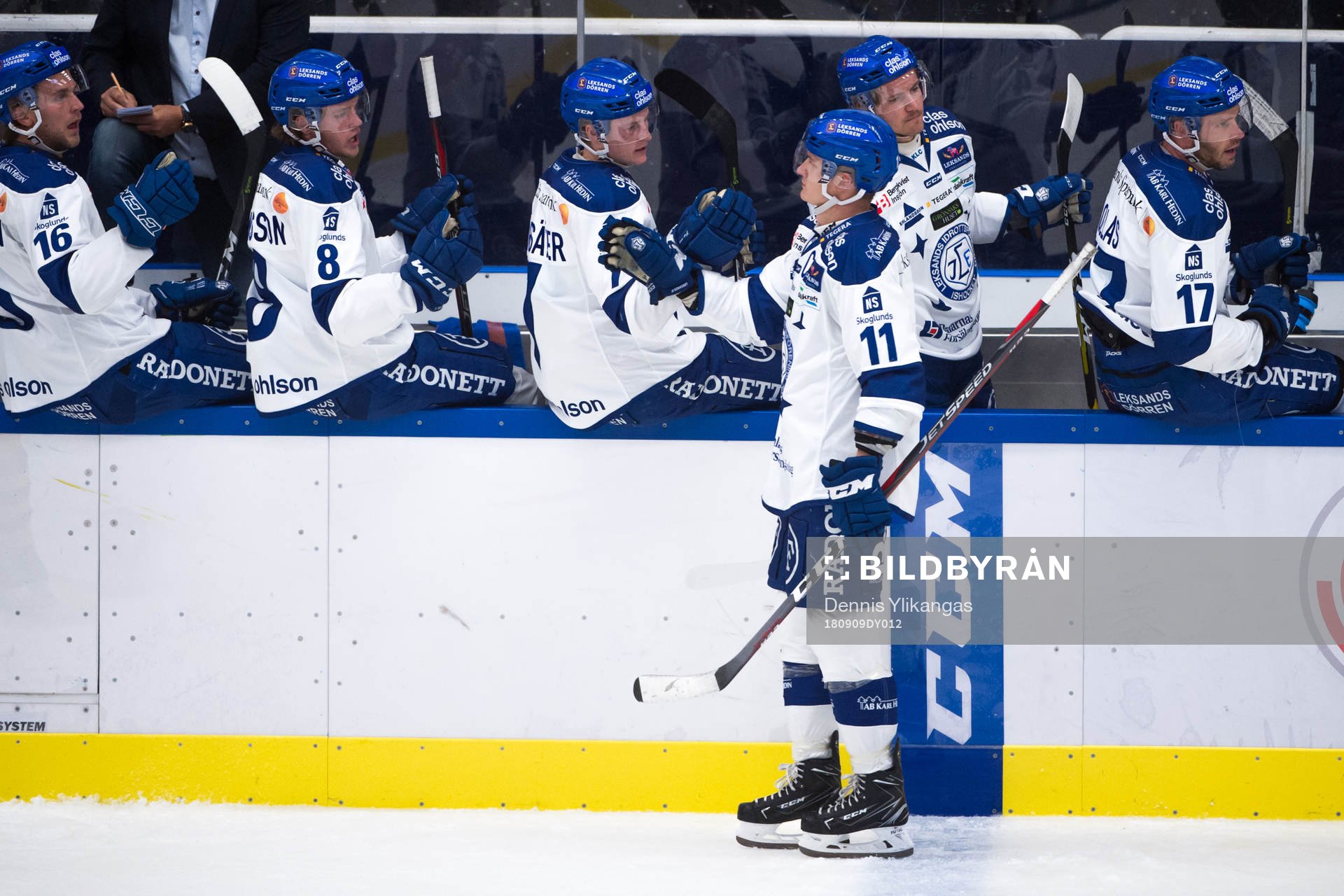 Leksands Martin Karlsson jublar med lagkamrater