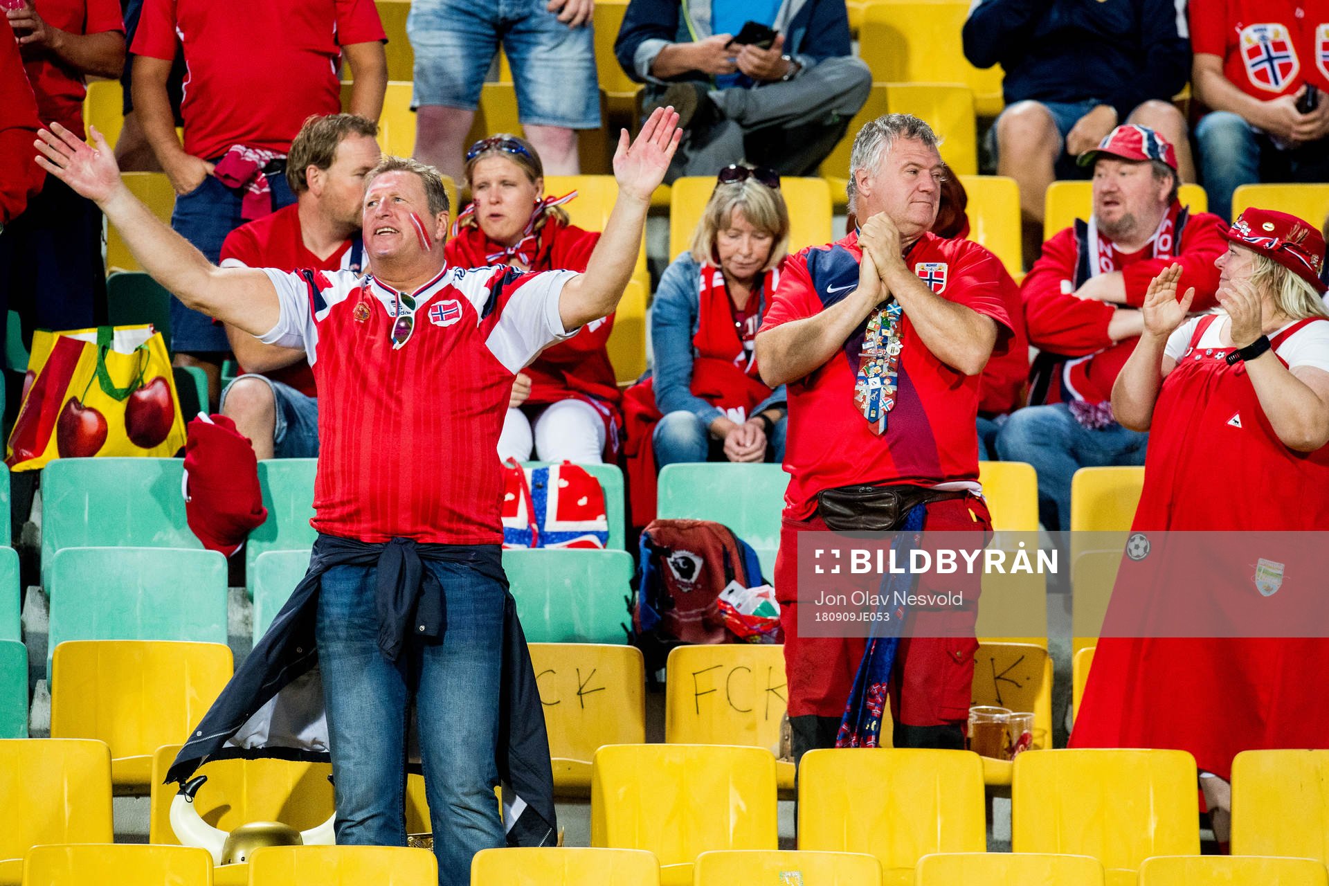 Rune Tribune Eikeland and fans of Norway