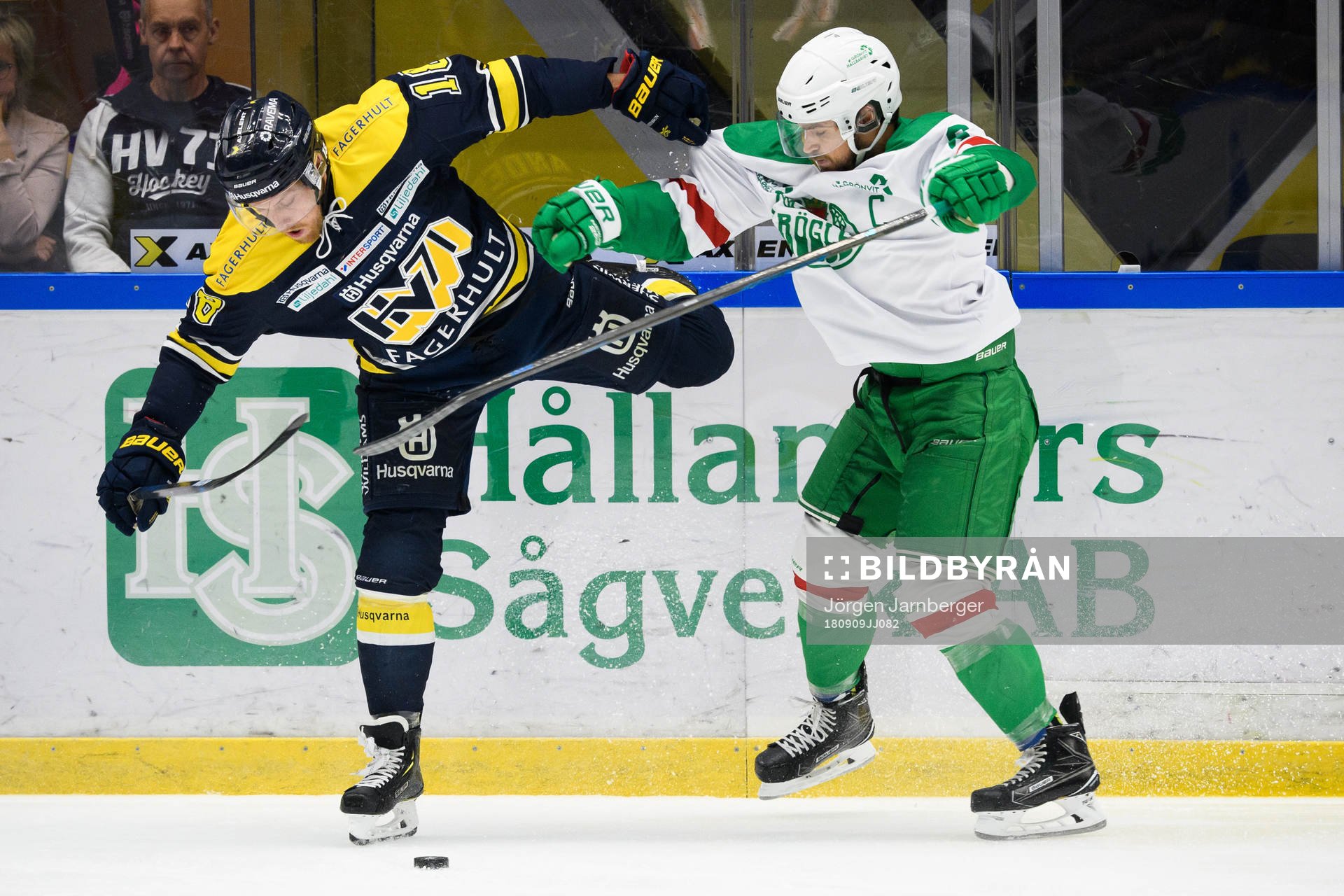 s Joakim Andersson och Rögles Craig Schira