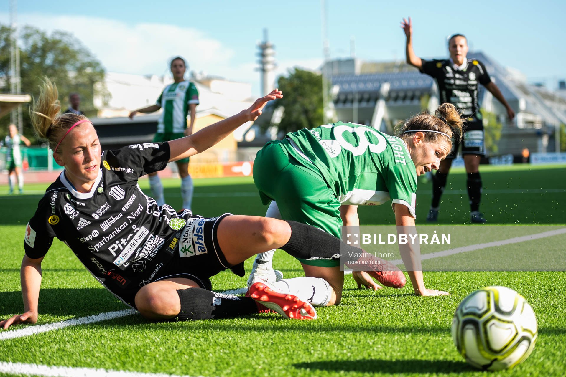 Hammarbys Elise Kellond-Knight och Piteås Julia Karlenäs