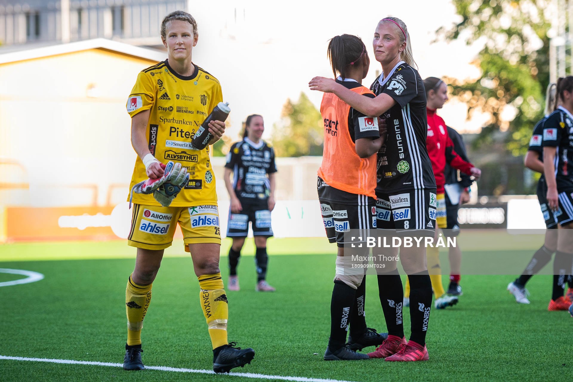 Piteås målvakt Cajsa Andersson, Madelen Janogy och Julia Karlenäs jublar efter en fotbollsmatch i Damallsvenskan mellan Hammarby och Piteå den 9 september 2018 i Stockholm.