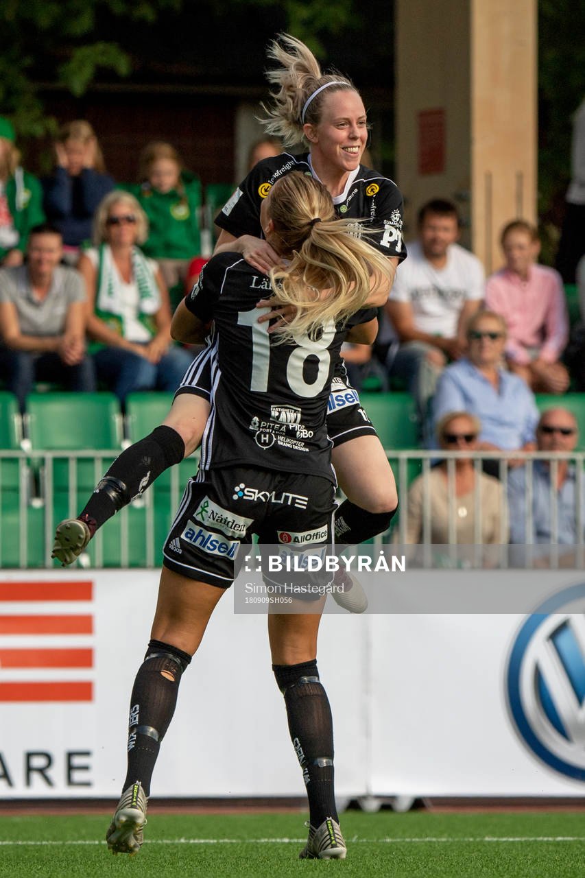 Piteås Nina Jakobsson jublar med Cecilia Edlund