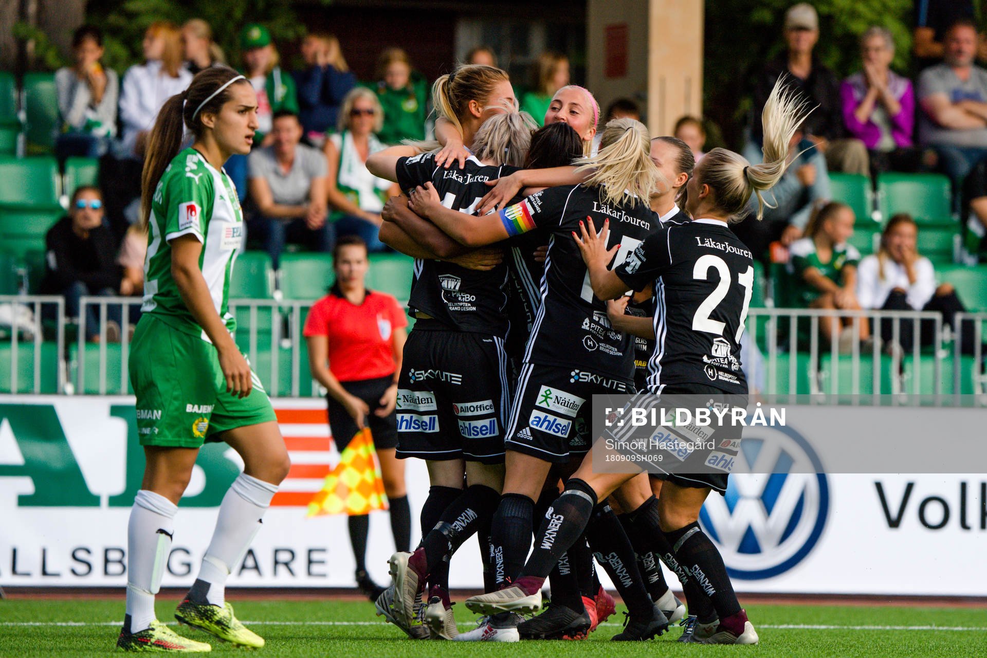 Piteås spelare jublar med Cecilia Edlund efter 0-1 under en fotbollsmatch i Damallsvenskan mellan Hammarby och Piteå den 9 september 2018 i Stockholm.