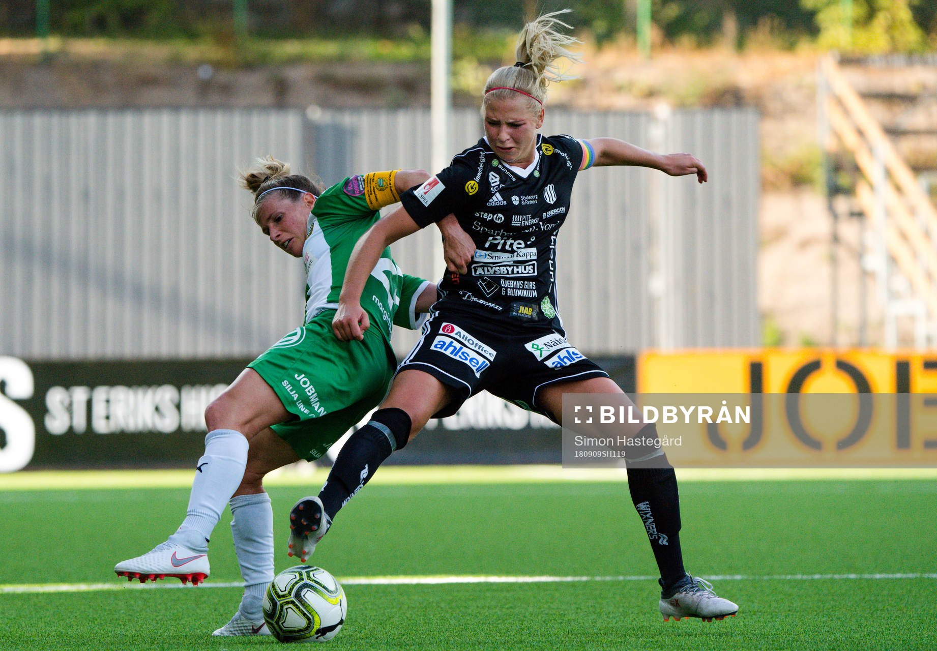 Hammarbys Elise Kellond-Knight och Piteås Ellen Löfqvist