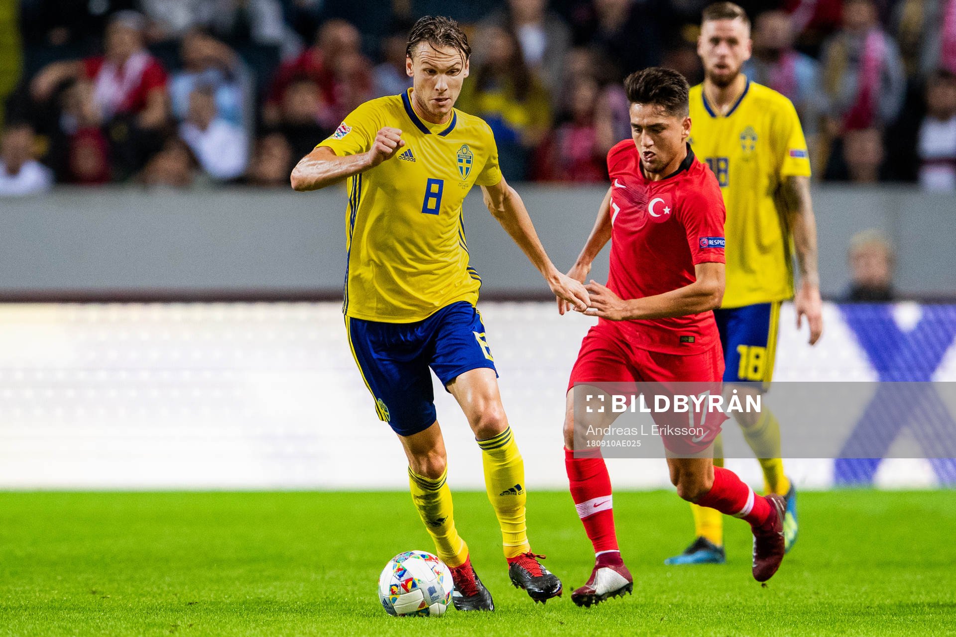Albin Ekdal of Sweden and Cengiz