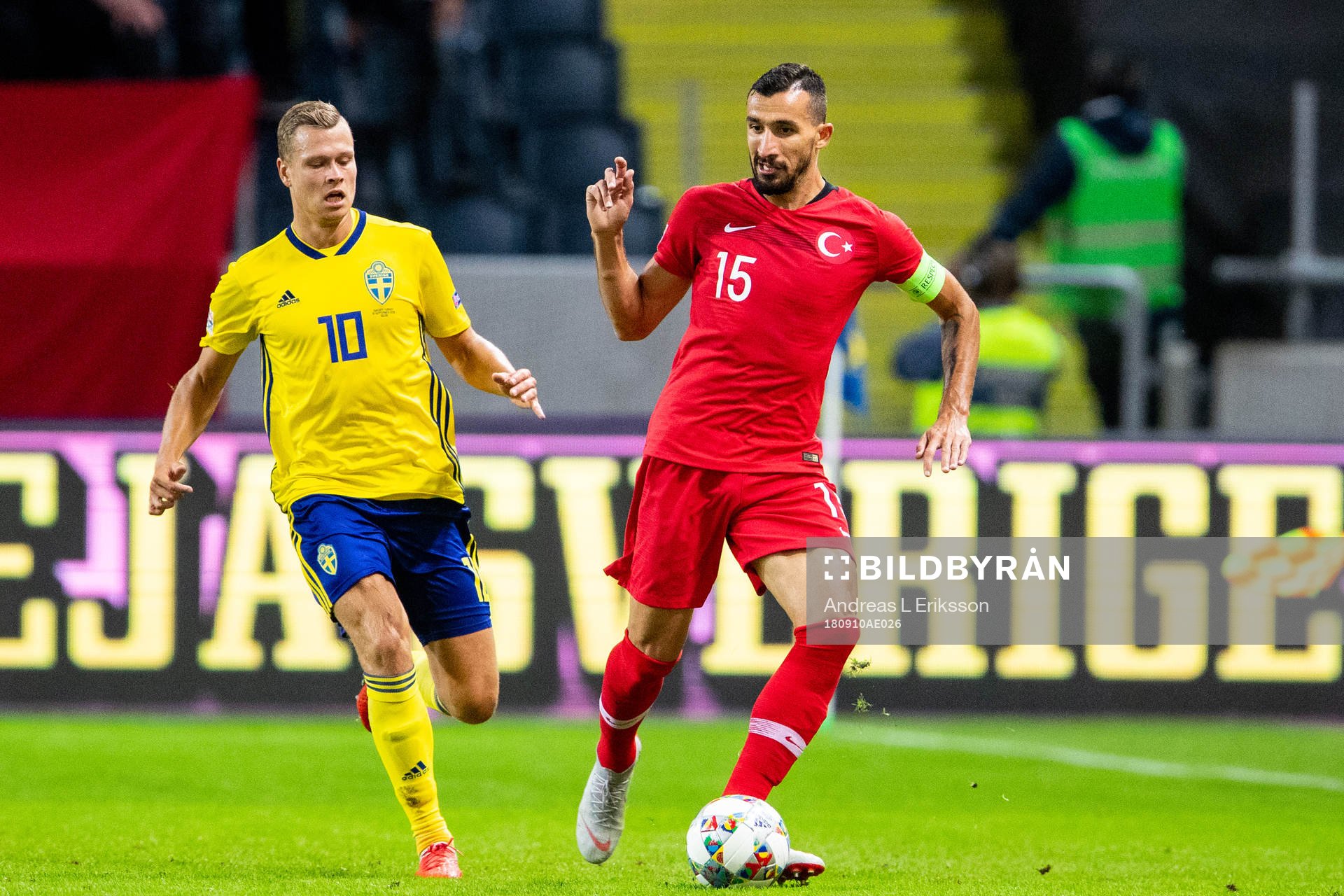 Viktor Claesson of Sweden and Mehmet Topal of Turkey during the Nations League match between Sweden and Turkey on september 10, 2018 in Stockholm.