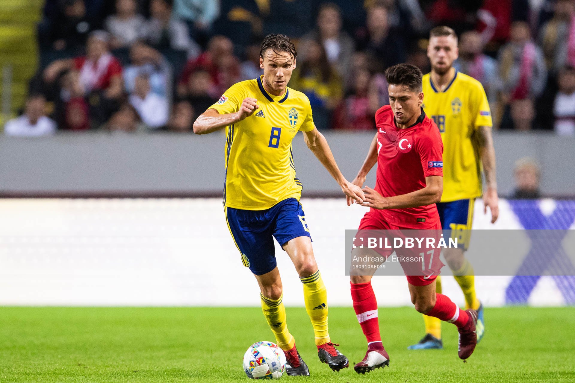 Albin Ekdal of Sweden and Cengiz