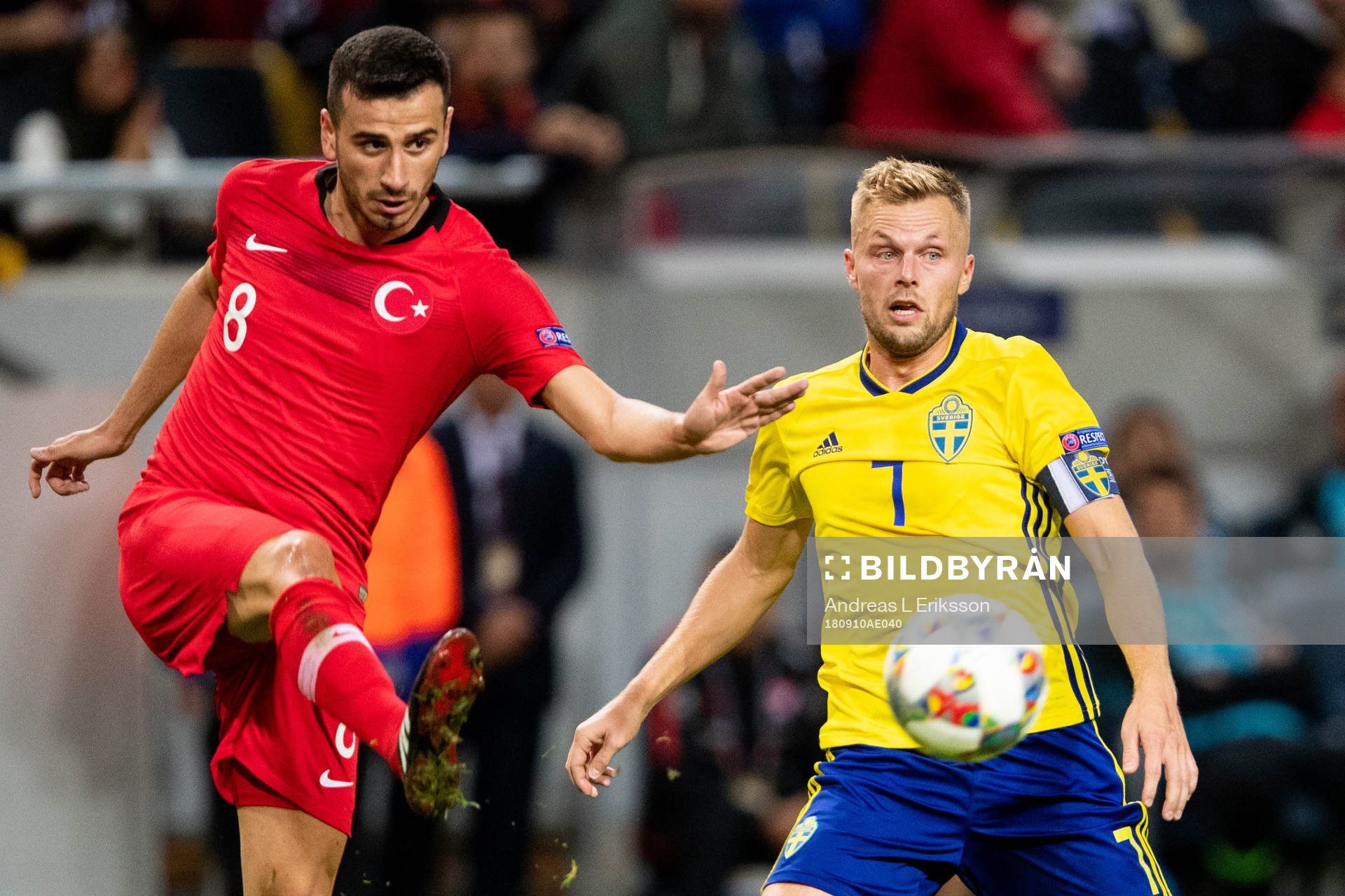 Oguzhan Özyakup of Turkey and Sebastian Larsson of Sweden