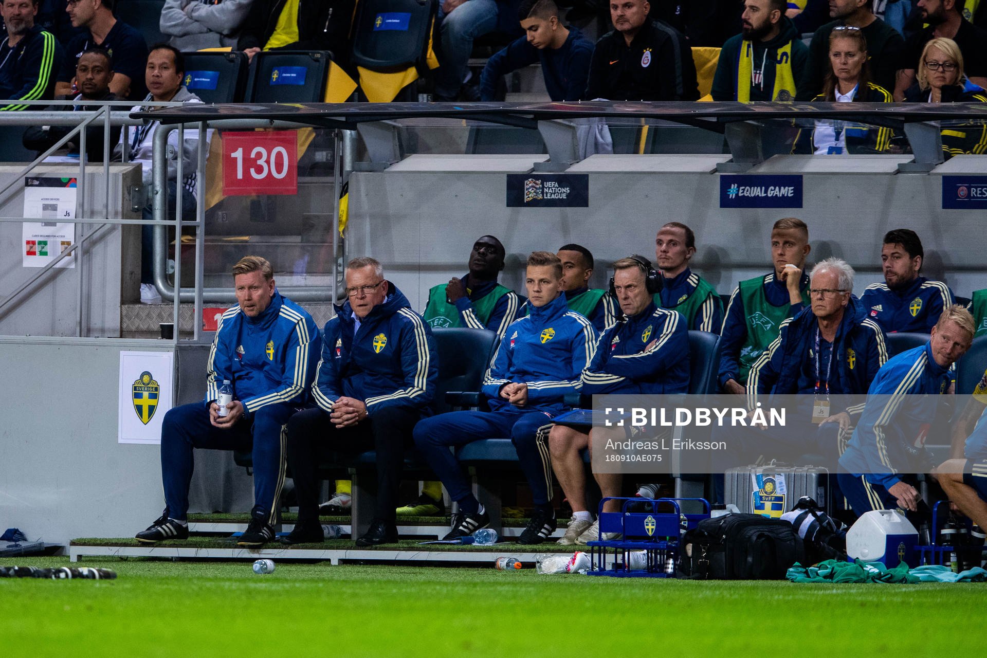 The bench of Sweden looks dejected