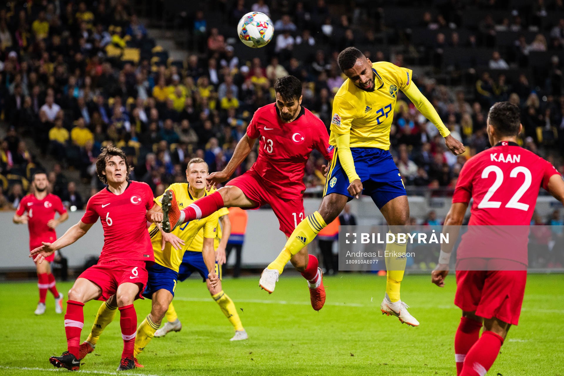 Zeki Celik of Turkey and Isaac Kiese Thelin of Sweden
