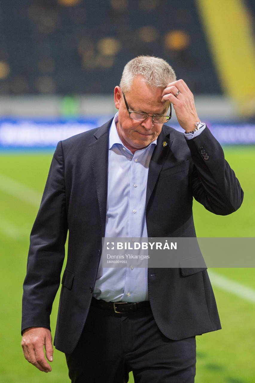 head coach Janne Andersson of Sweden looks dejected