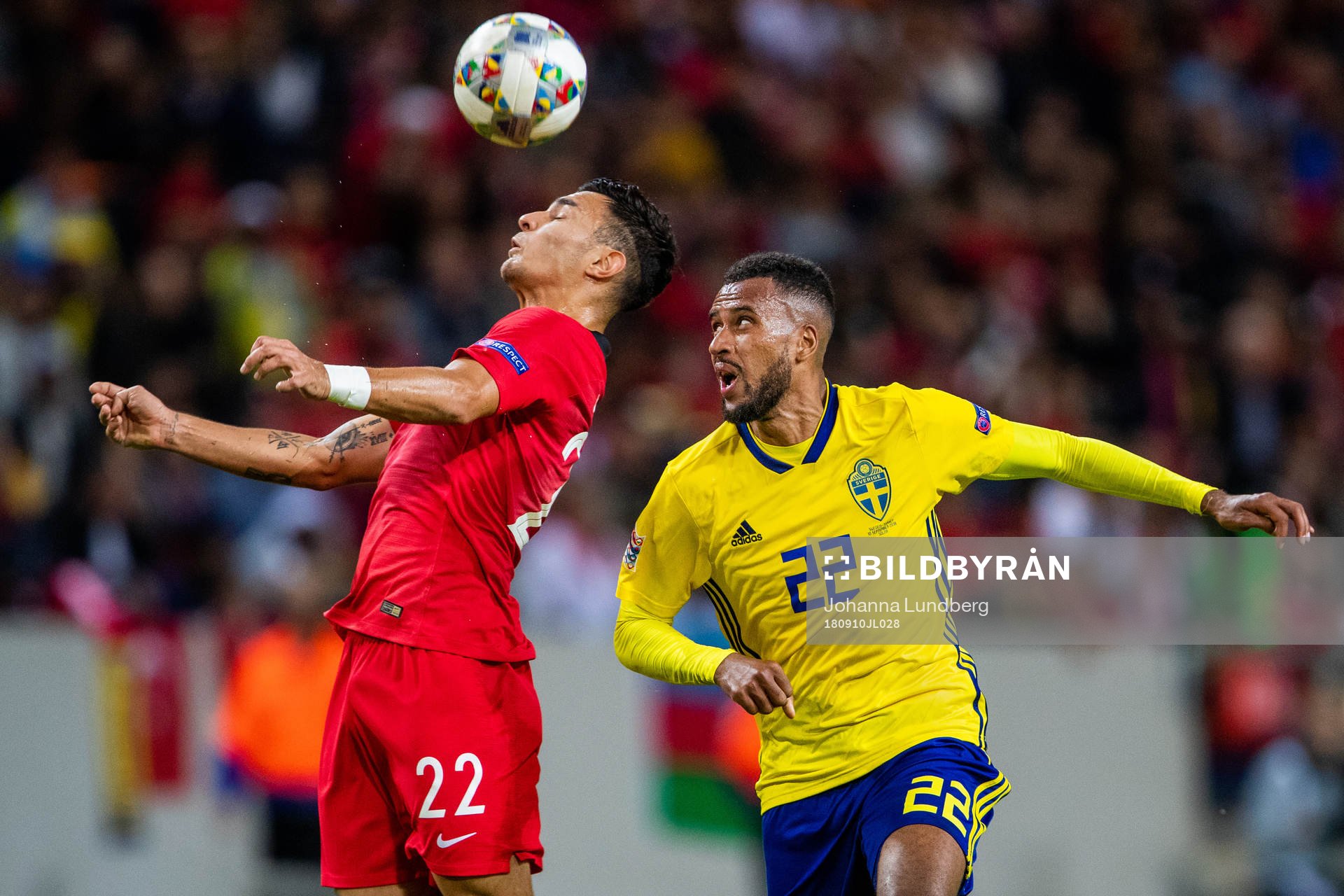 Kaan Ayhan of Turkey and Isaac Kiese Thelin of Sweden