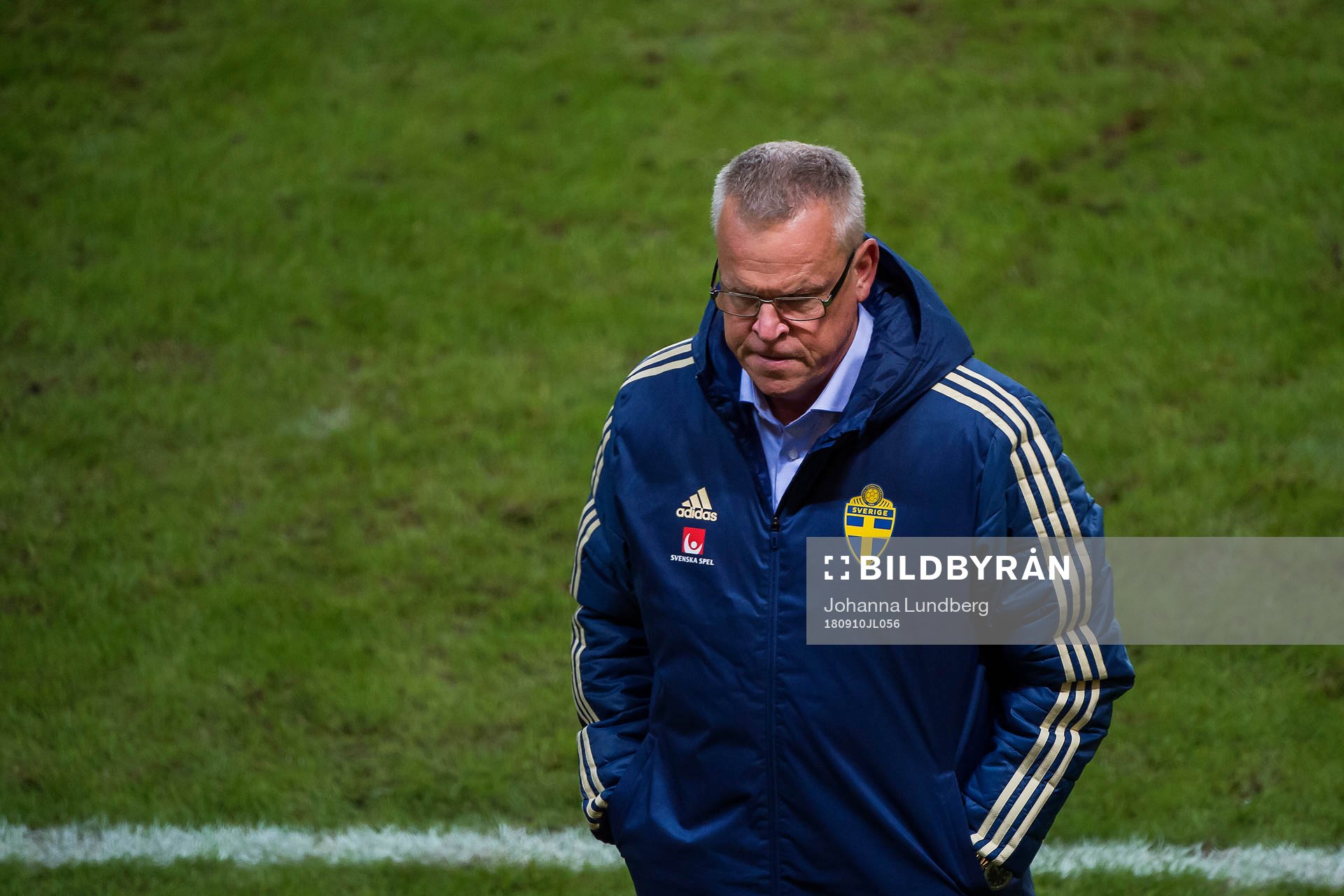 head coach Janne Andersson of Sweden looks dejected