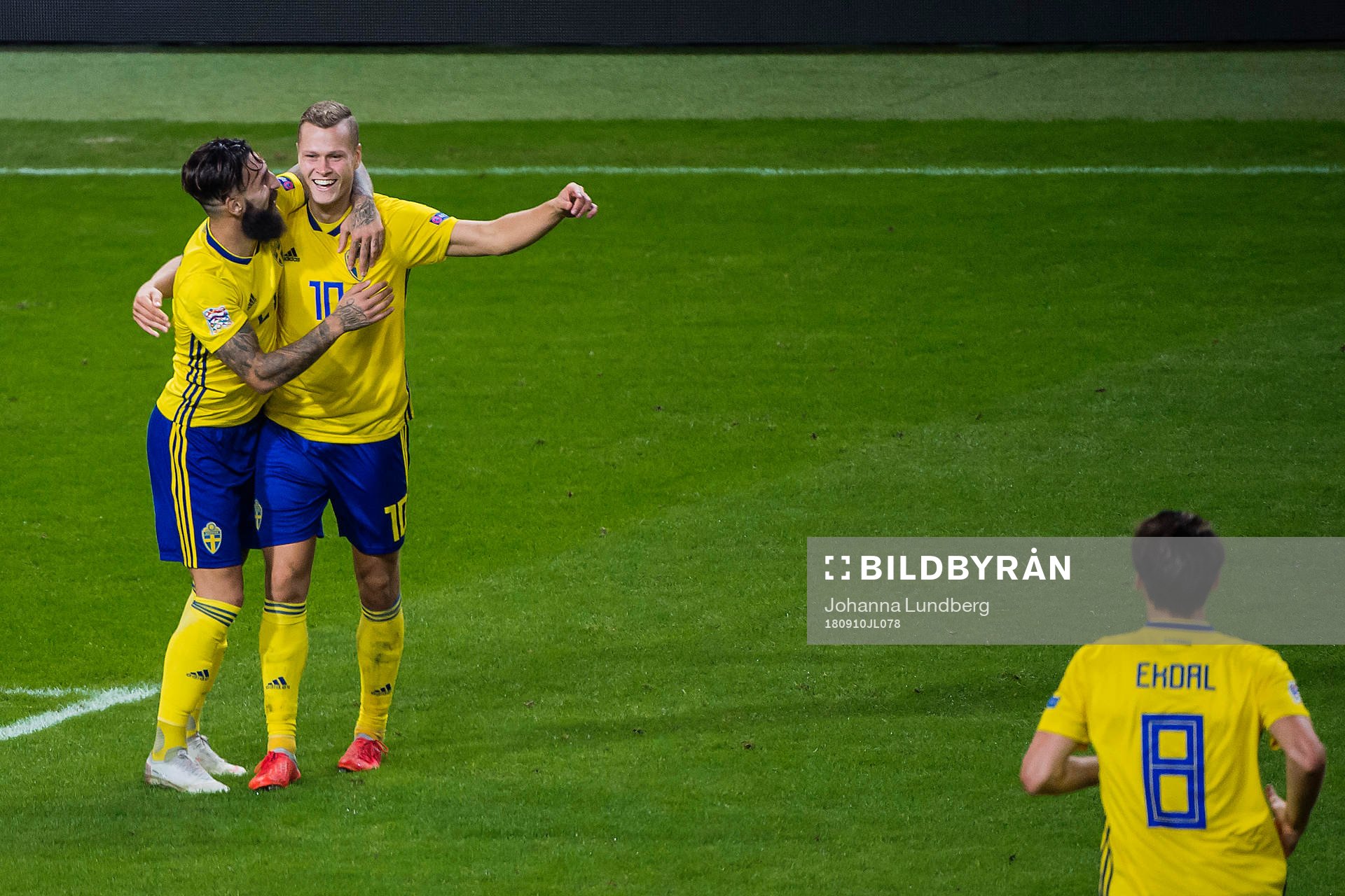 Viktor Claesson of Sweden celebrates with Jimmy Durmaz