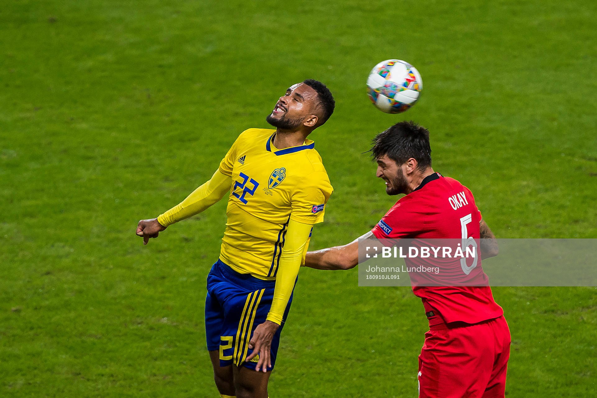Isaac Kiese Thelin of Sweden and Okay Yokuslu of Turkey