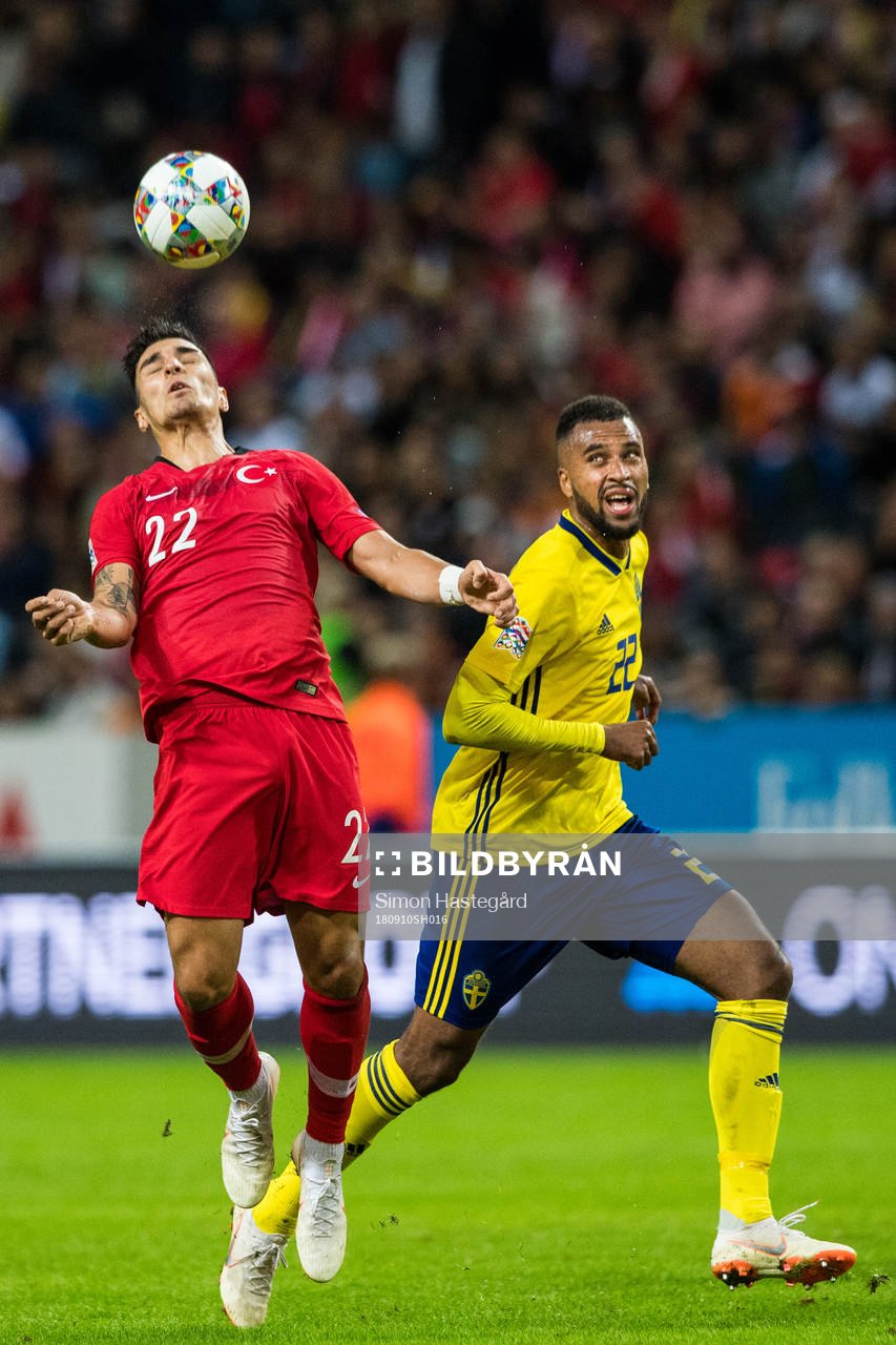 Kaan Ayhan of Turkey and Isaac Kiese Thelin of Sweden