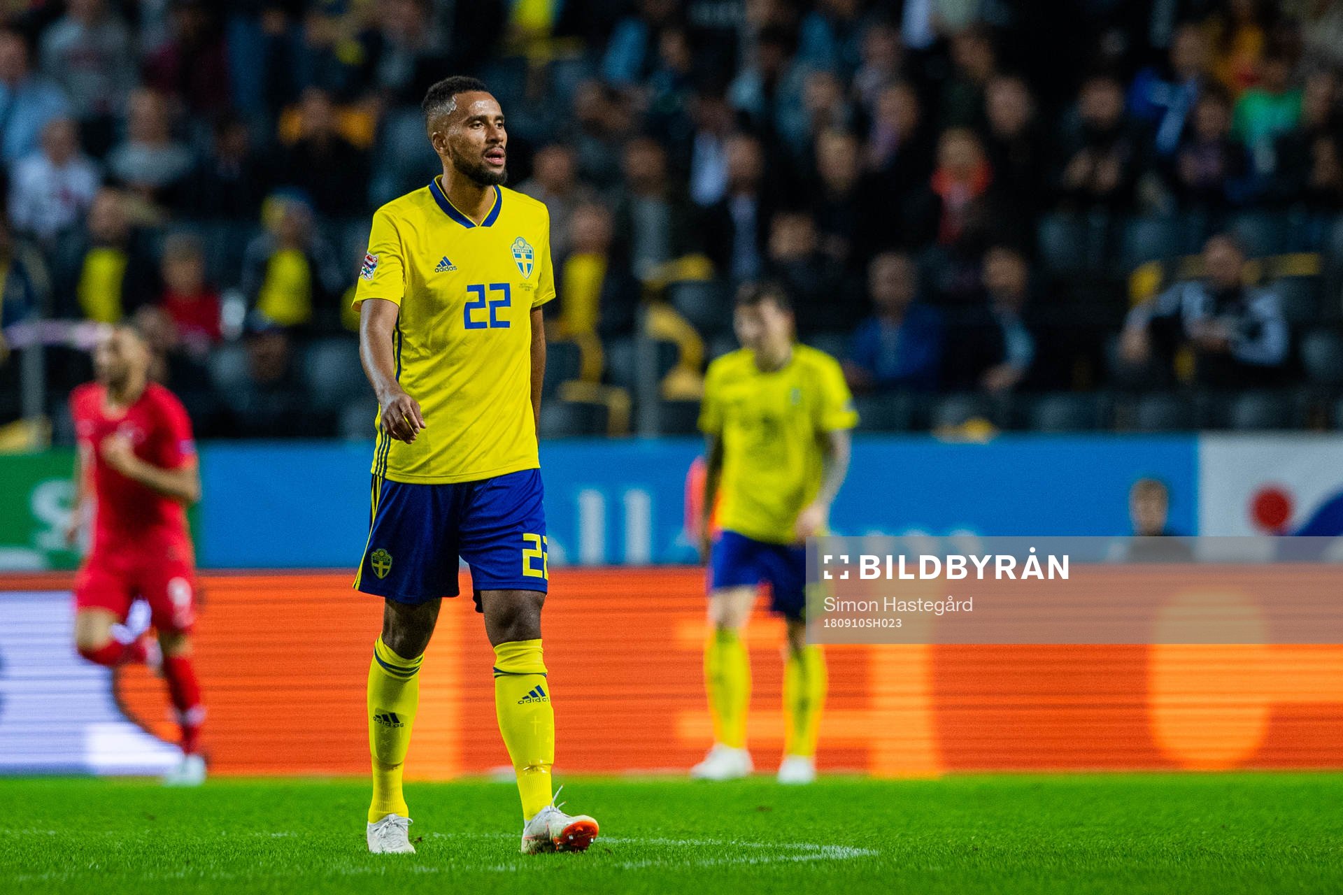 Isaac Kiese Thelin of Sweden looks dejected
