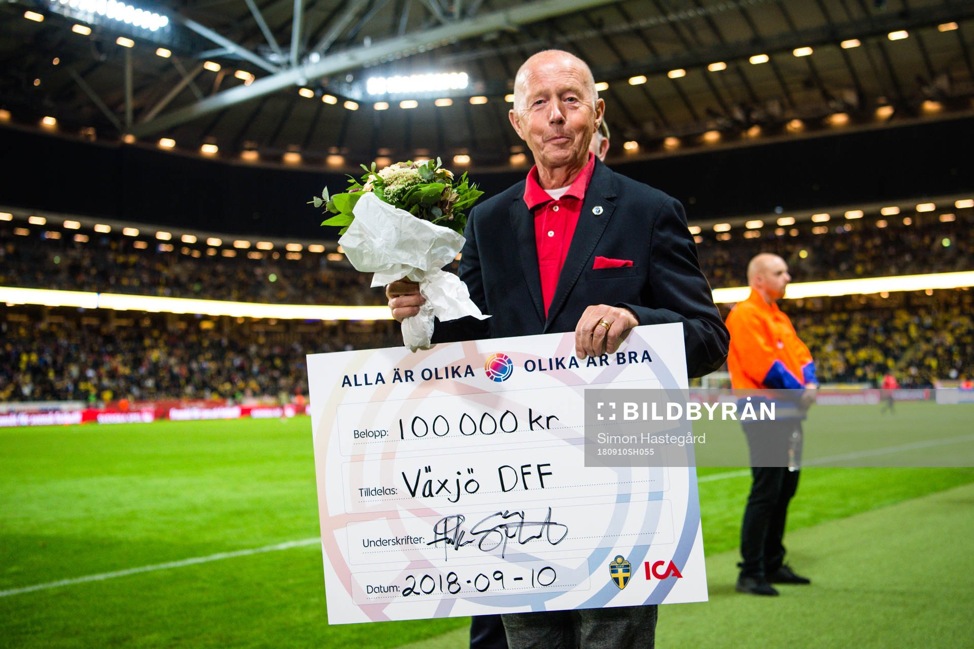 Represents from Swedish football club Barkarö  receives a