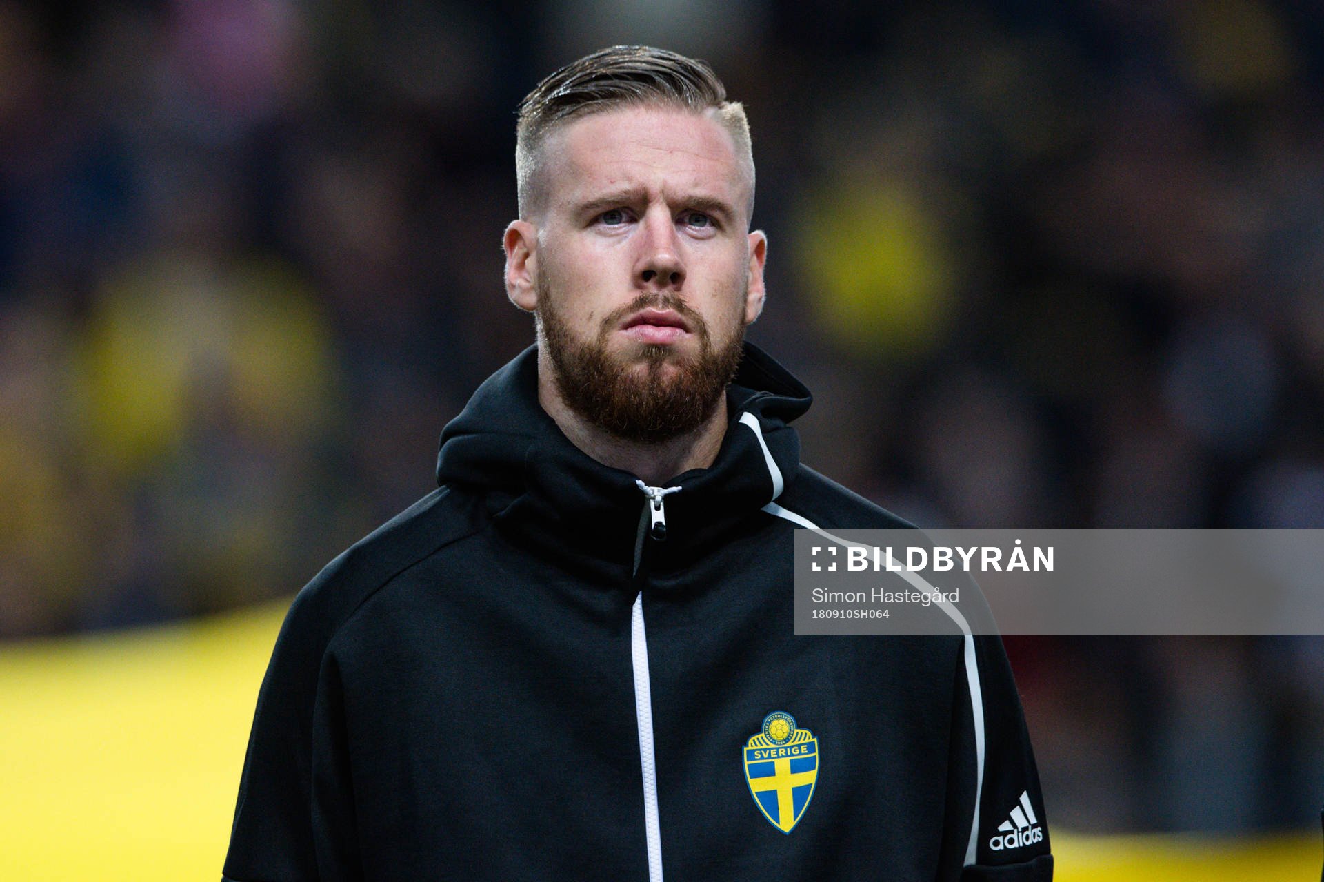 Pontus Jansson  of Sweden prior the Nations League match