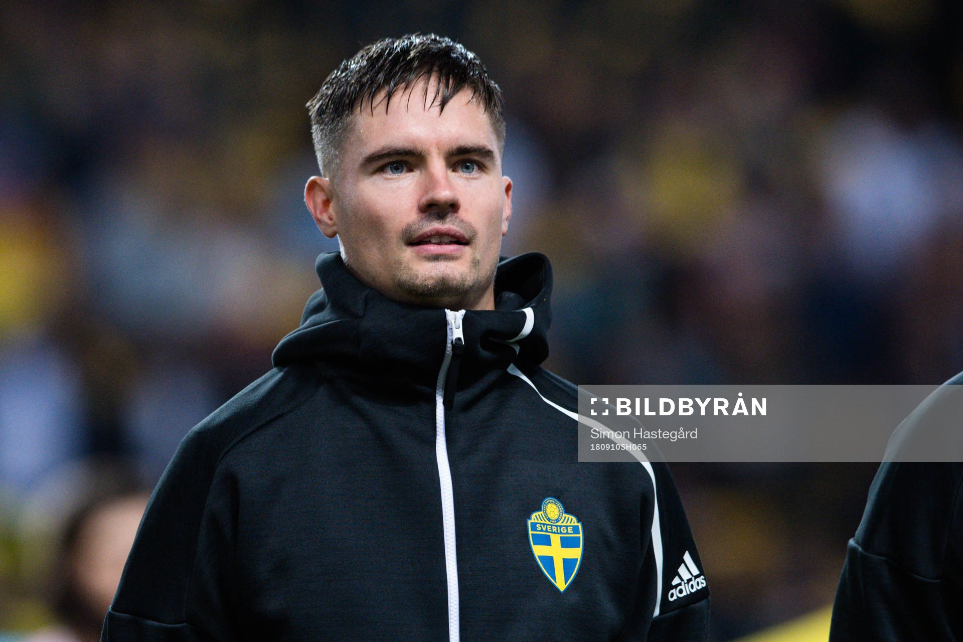 Mikael Lustig of Sweden prior the Nations League match