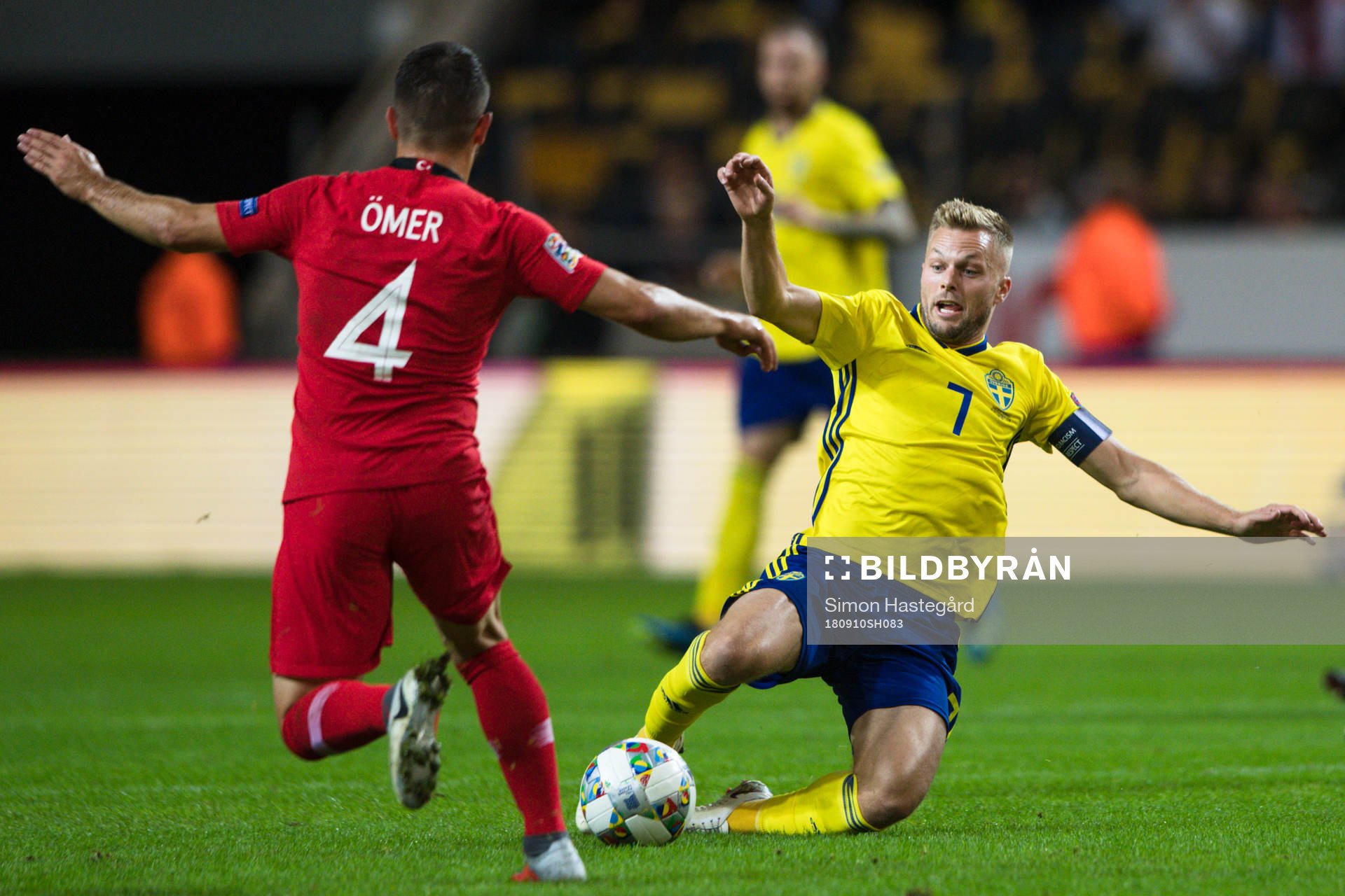 Ömer Bayram of Turkey and Sebastian Larsson of Sweden