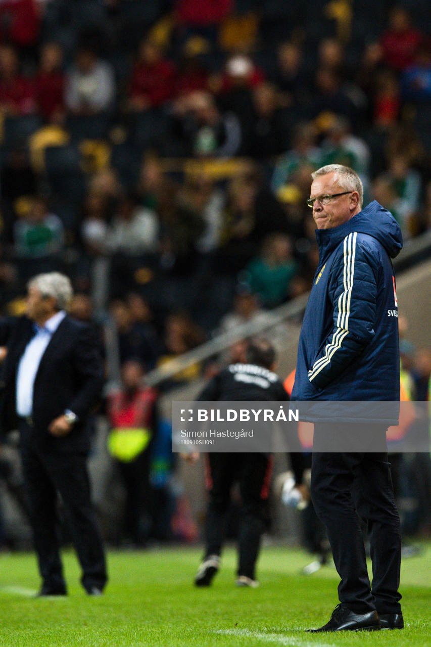 head coach Janne Andersson of Sweden looks dejected