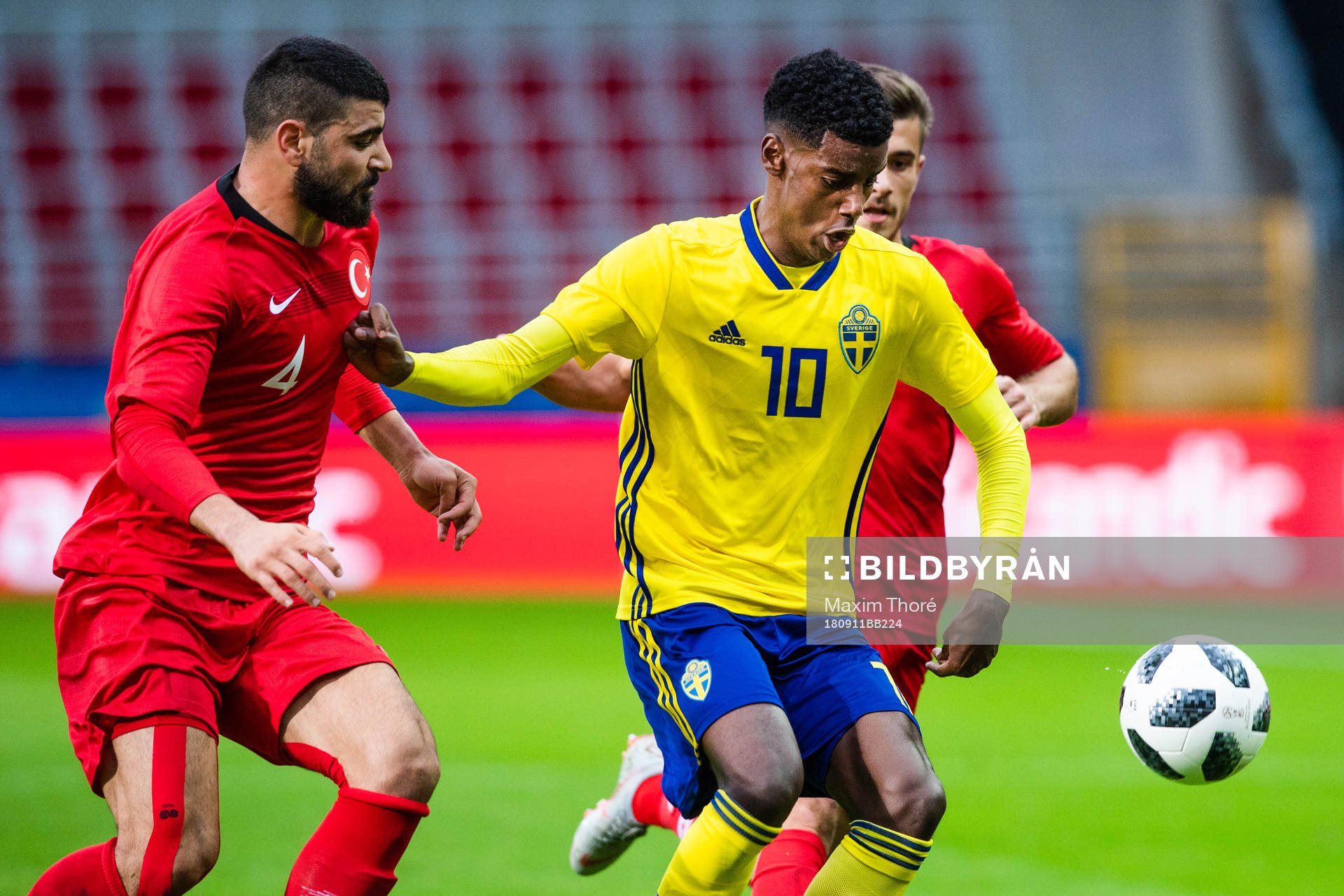 Turkiets Dail Demirbag och Sveriges Alexander Isak
