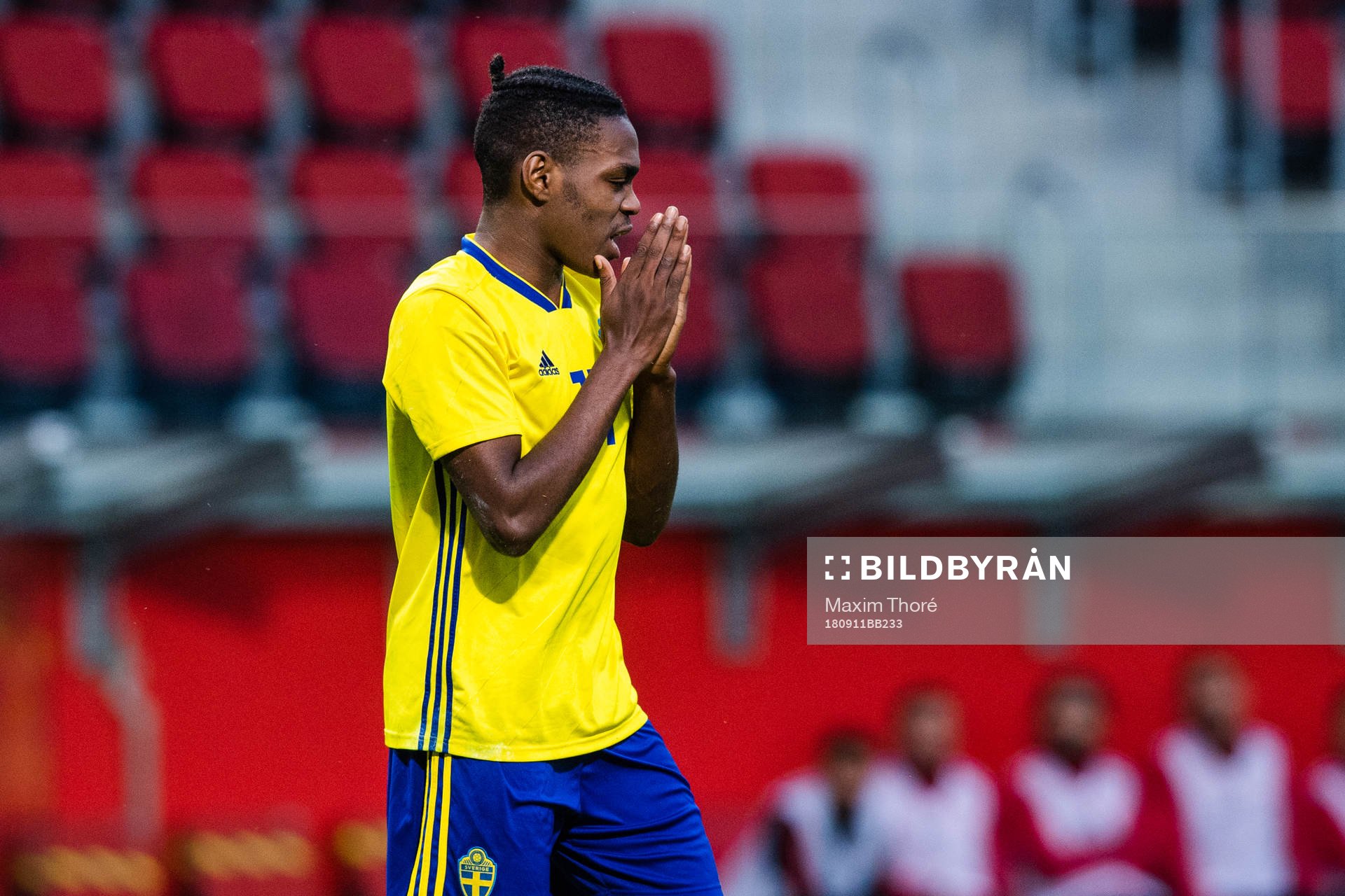 Sveriges Joel Asoro reagerar