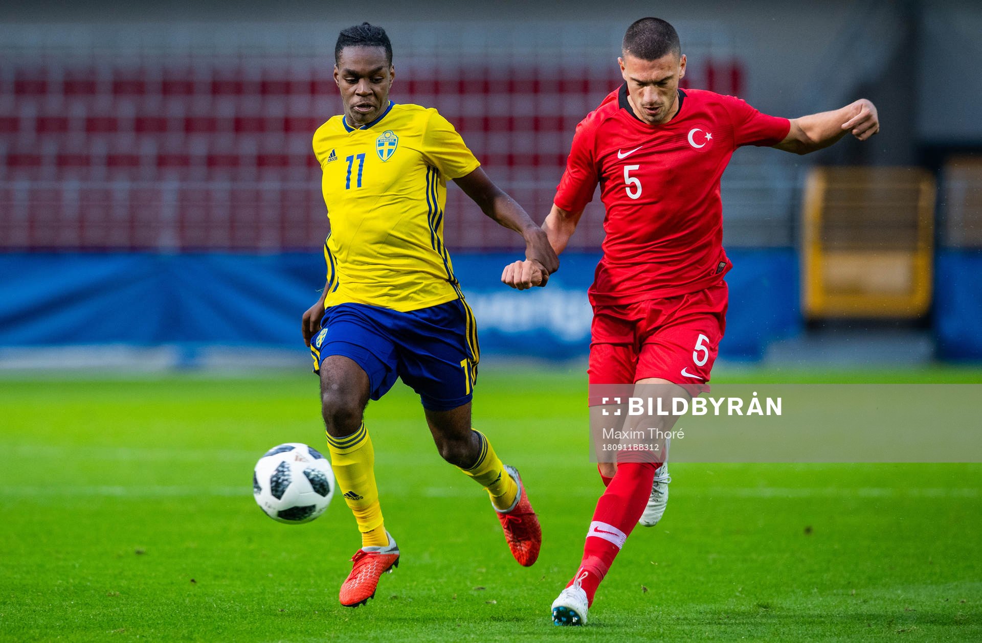Sveriges Joel Asoro och Turkiets Merih Demiral