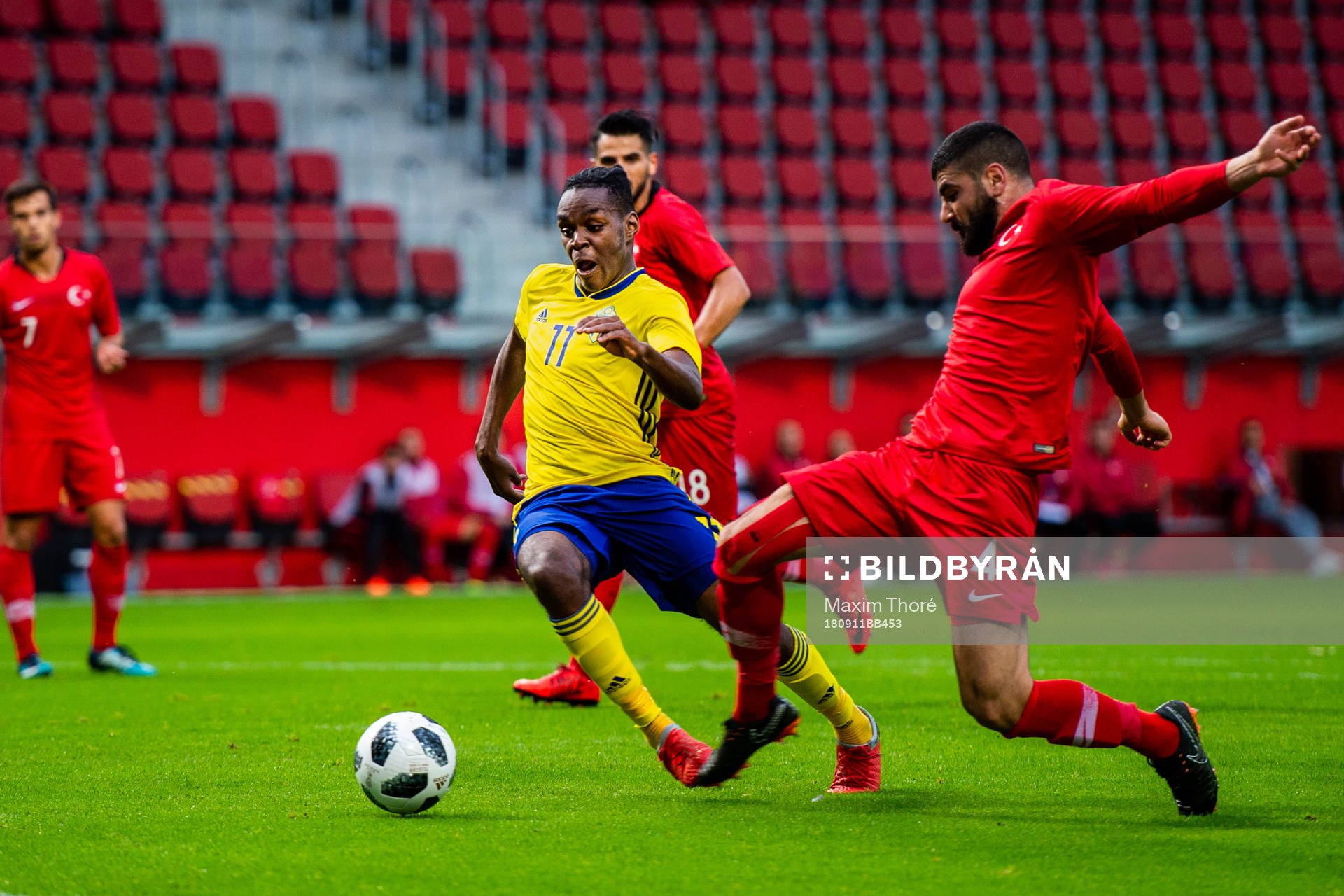 Sveriges Joel Asoro och Turkiets Dail Demirbag