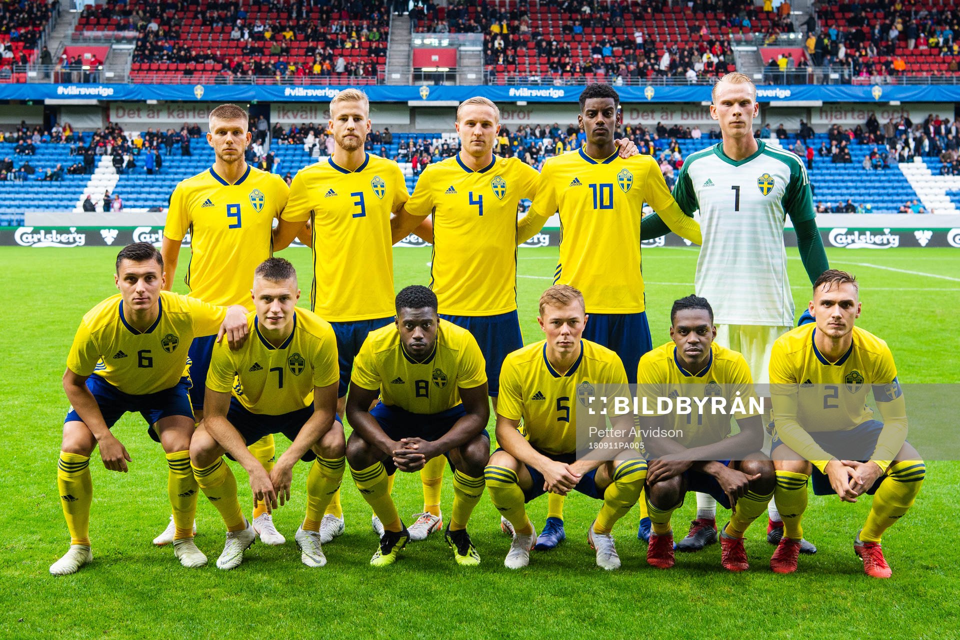 Sveriges startelva. Övre raden från vänster: Anton Salétros, Filip Dagerstål, Franz Brorsson, Alexander Isak och målvakt Pontus Dahlberg. Nedre raden från vänster: Jonathan Levi, Mattias Svanberg, Isak Ssewankambo, Joel Andersson, Joel Asoro och Linus Wahlqvist under EM-kvalmatchen i fotboll mellan Sverige och Turkiet den 11 september 2018 i Helsingborg.