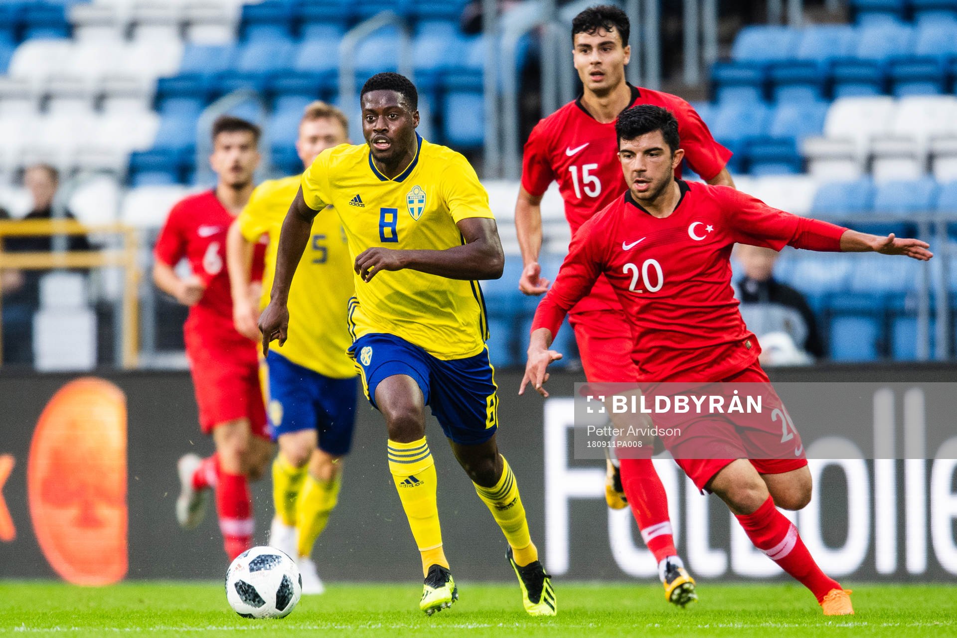 Sveriges Isak Ssewankambo och Turkiets Muhayer Oktay i kamp