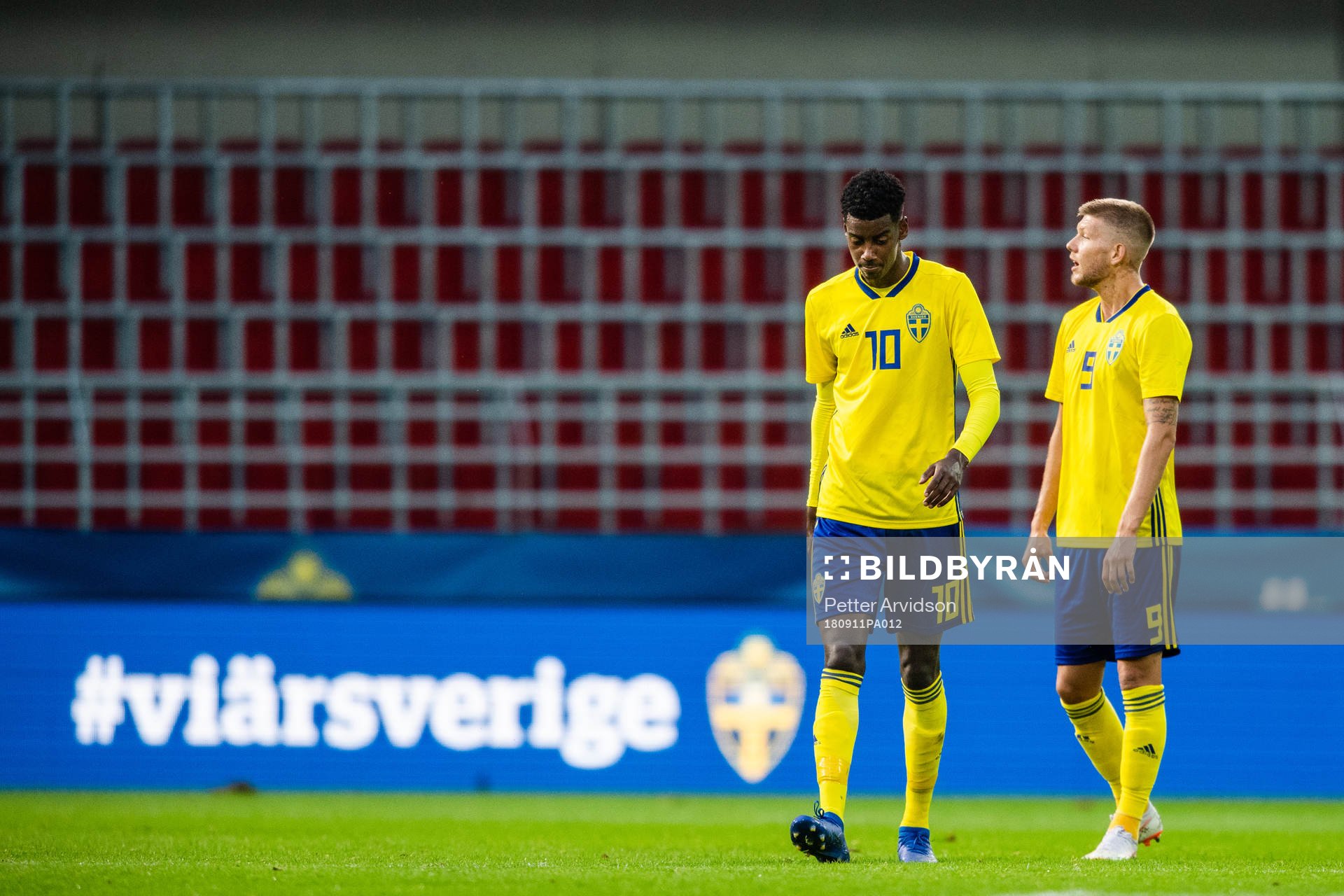 Sveriges Alexander Isak och Anton Salétros deppar
